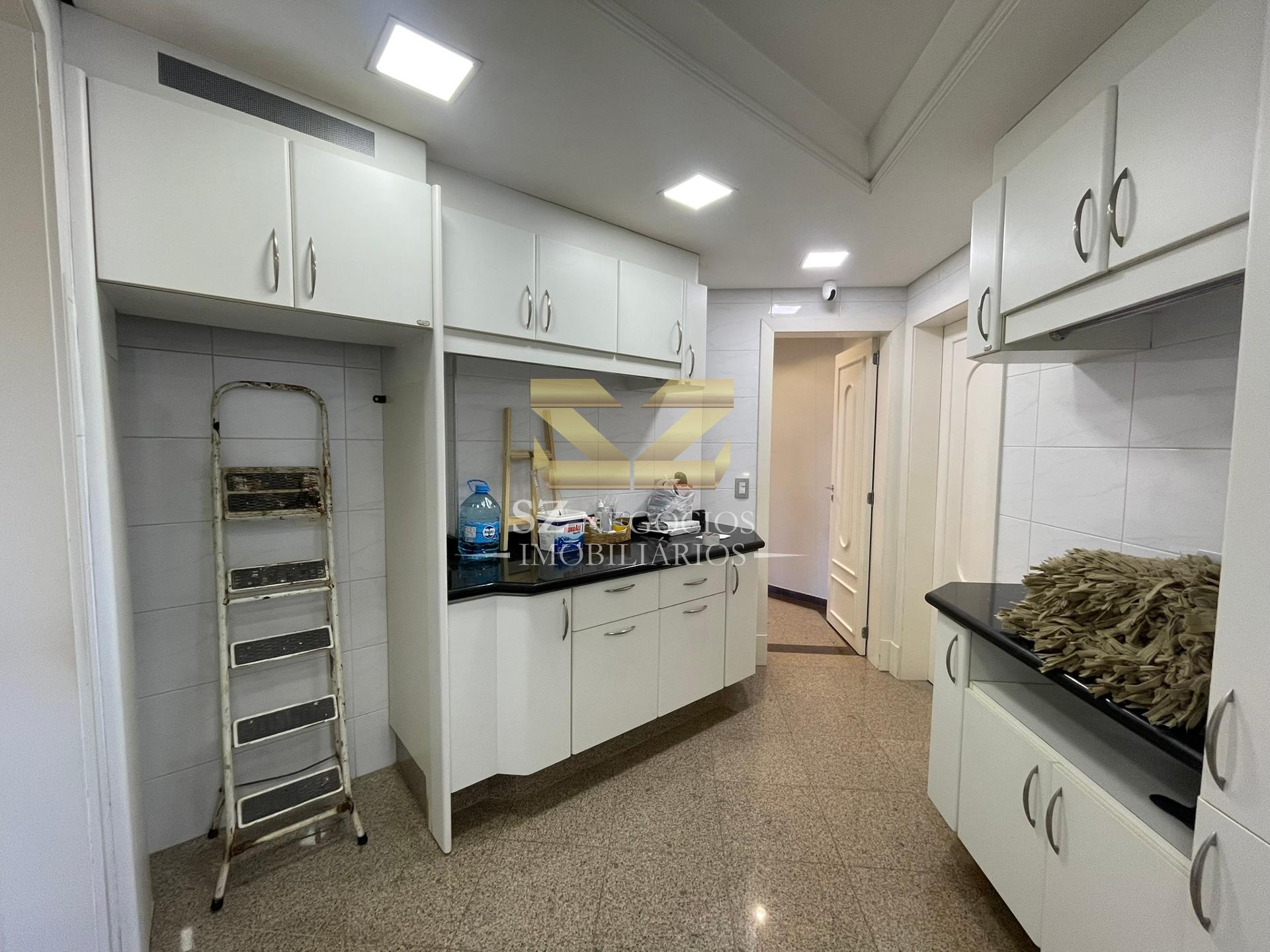 APARTAMENTO COBERTURA À VENDA COM 03 SUÍTES - EDIFICIO MAISON CLASSIC - FOZ