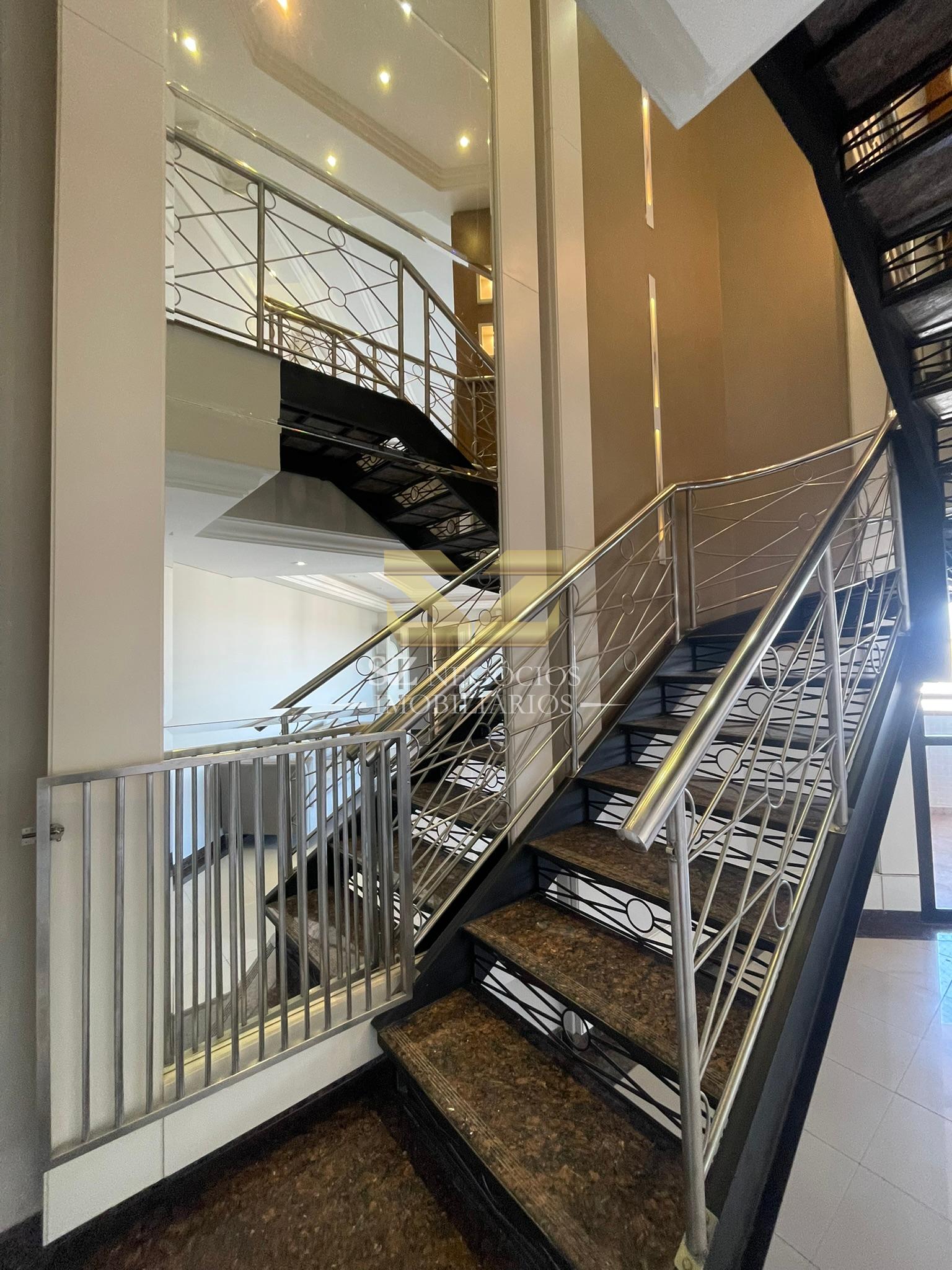 APARTAMENTO COBERTURA À VENDA COM 03 SUÍTES - EDIFICIO MAISON CLASSIC - FOZ