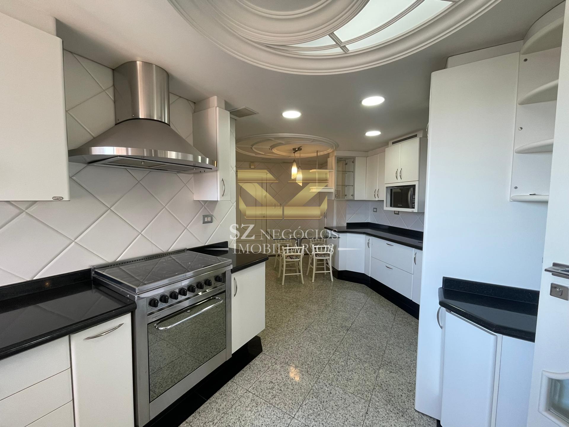 APARTAMENTO COBERTURA À VENDA COM 03 SUÍTES - EDIFICIO MAISON CLASSIC - FOZ