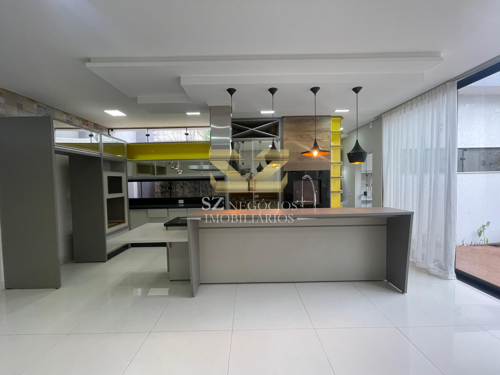Sobrado de Alto Padrão com 3 Suítes, Piscina e Área Gourmet no Jardim Panorama - Excelente localizaç