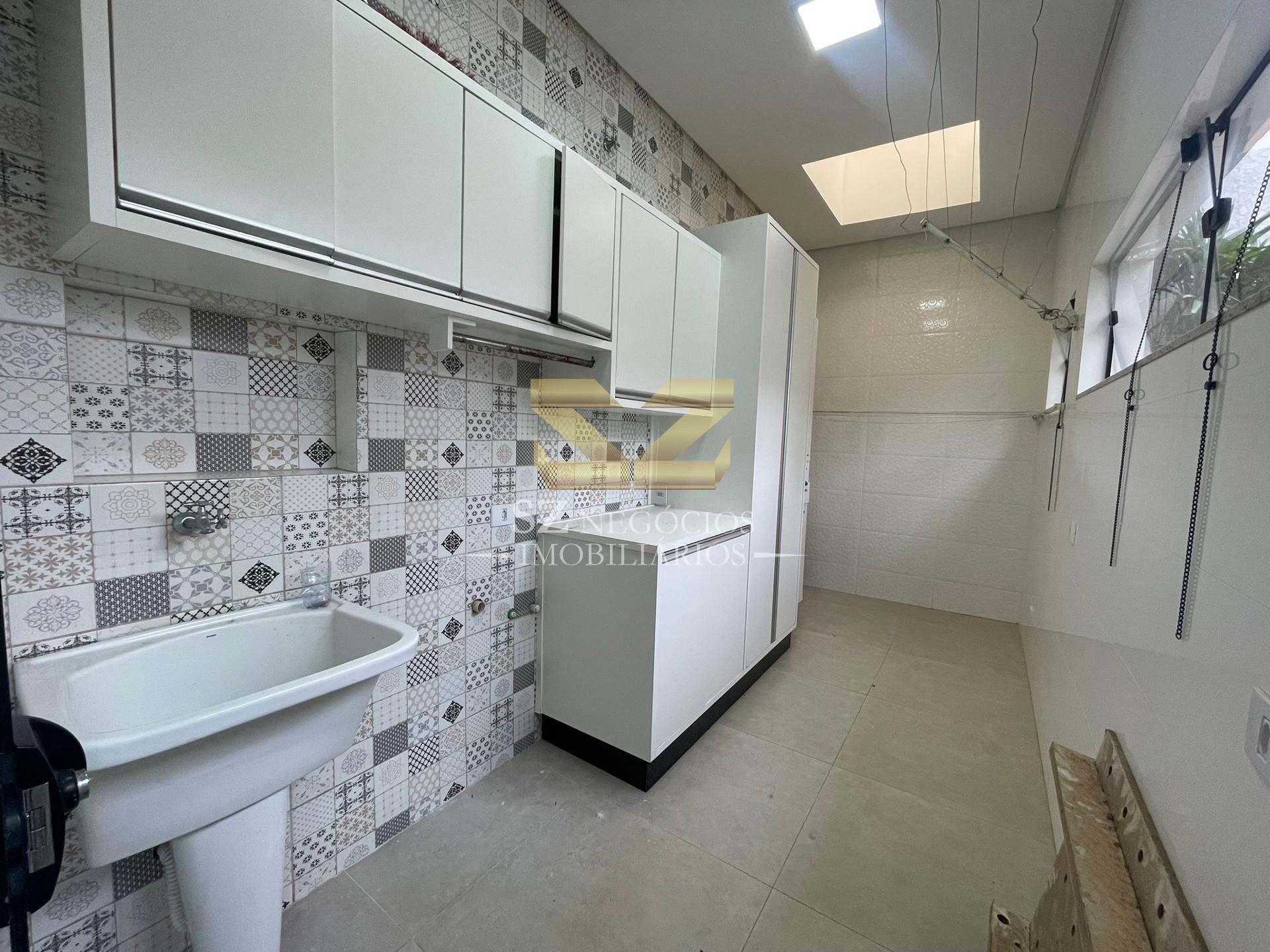 Sobrado de Alto Padrão com 3 Suítes, Piscina e Área Gourmet no Jardim Panorama - Excelente localizaç