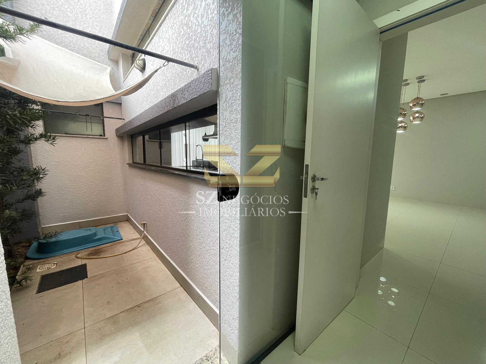 Sobrado de Alto Padrão com 3 Suítes, Piscina e Área Gourmet no Jardim Panorama - Excelente localizaç