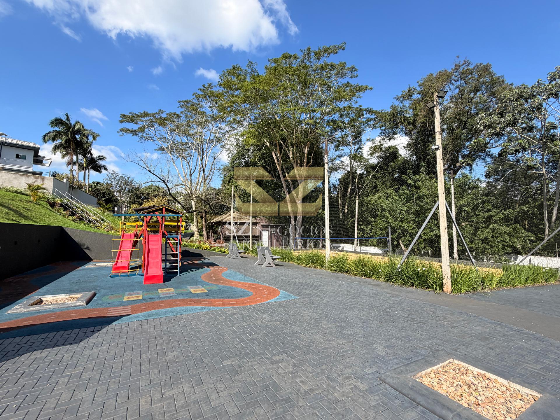 TERRENO DE ESQUINA À VENDA NO CONDOMÍNIO RESIDENCIAL DOM OLIVIO, FOZ DO IGUAÇU