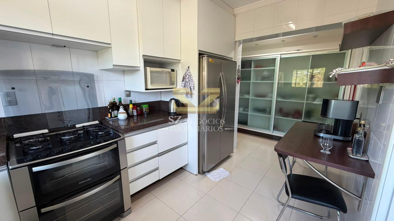 COBERTURA DUPLEX MOBILIADA À VENDA NO EDIFÍCIO RESIDENCIAL FERNANDA - FOZ