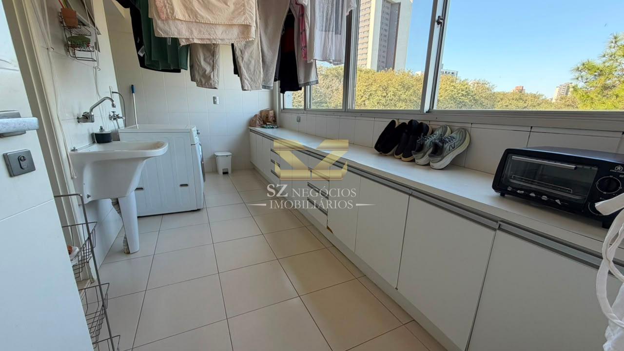 COBERTURA DUPLEX MOBILIADA À VENDA NO EDIFÍCIO RESIDENCIAL FERNANDA - FOZ
