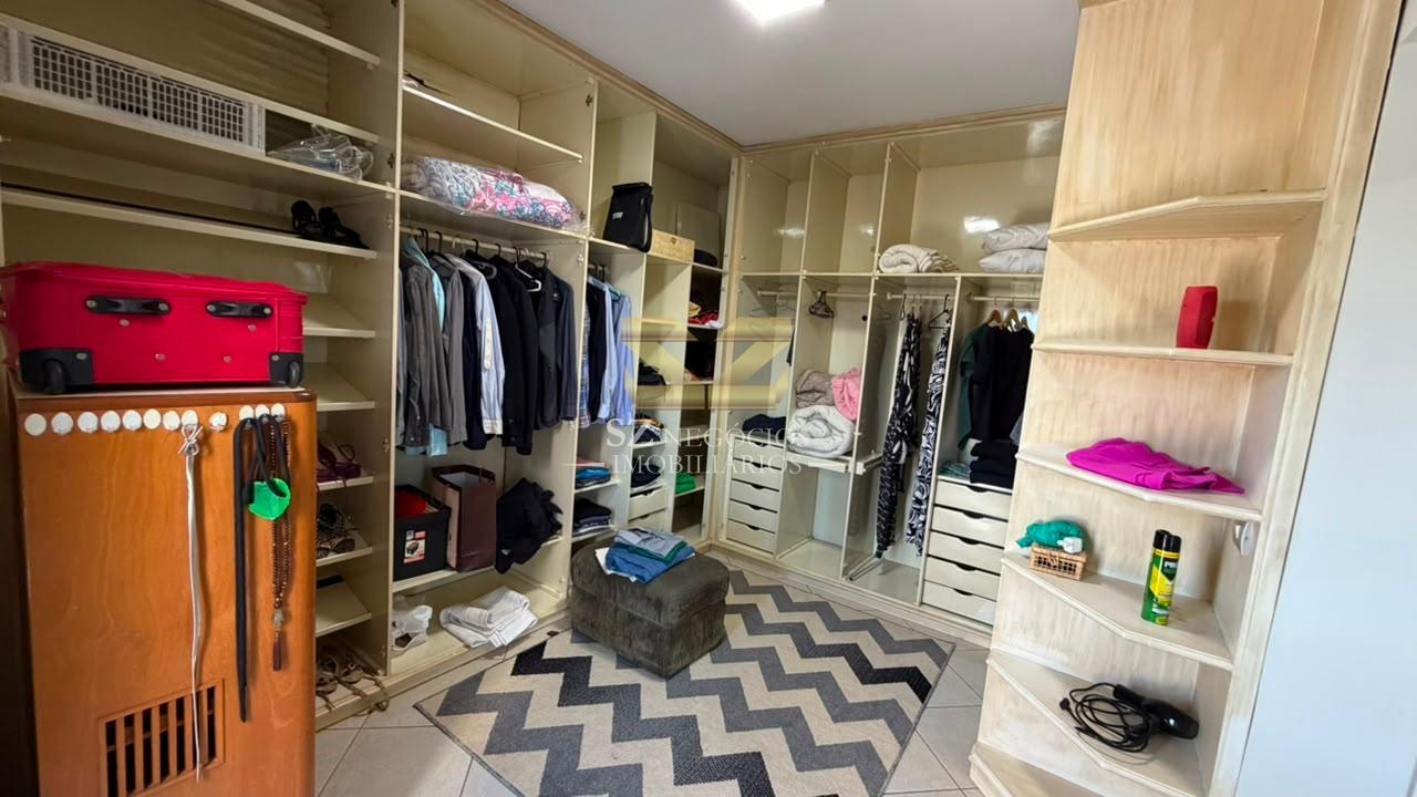 COBERTURA DUPLEX MOBILIADA À VENDA NO EDIFÍCIO RESIDENCIAL FERNANDA - FOZ