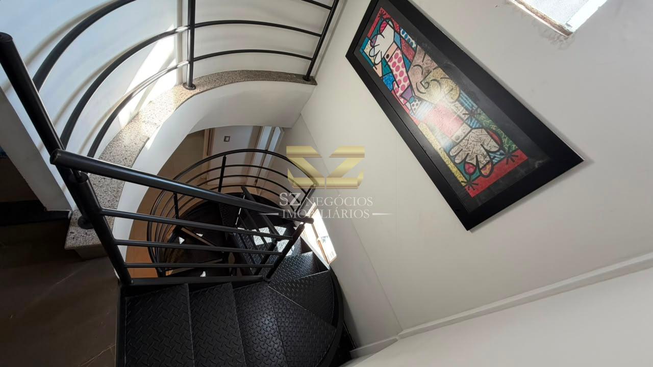 COBERTURA DUPLEX MOBILIADA À VENDA NO EDIFÍCIO RESIDENCIAL FERNANDA - FOZ