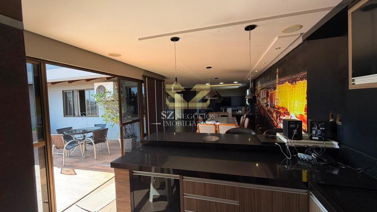 COBERTURA DUPLEX MOBILIADA À VENDA NO EDIFÍCIO RESIDENCIAL FERNANDA - FOZ