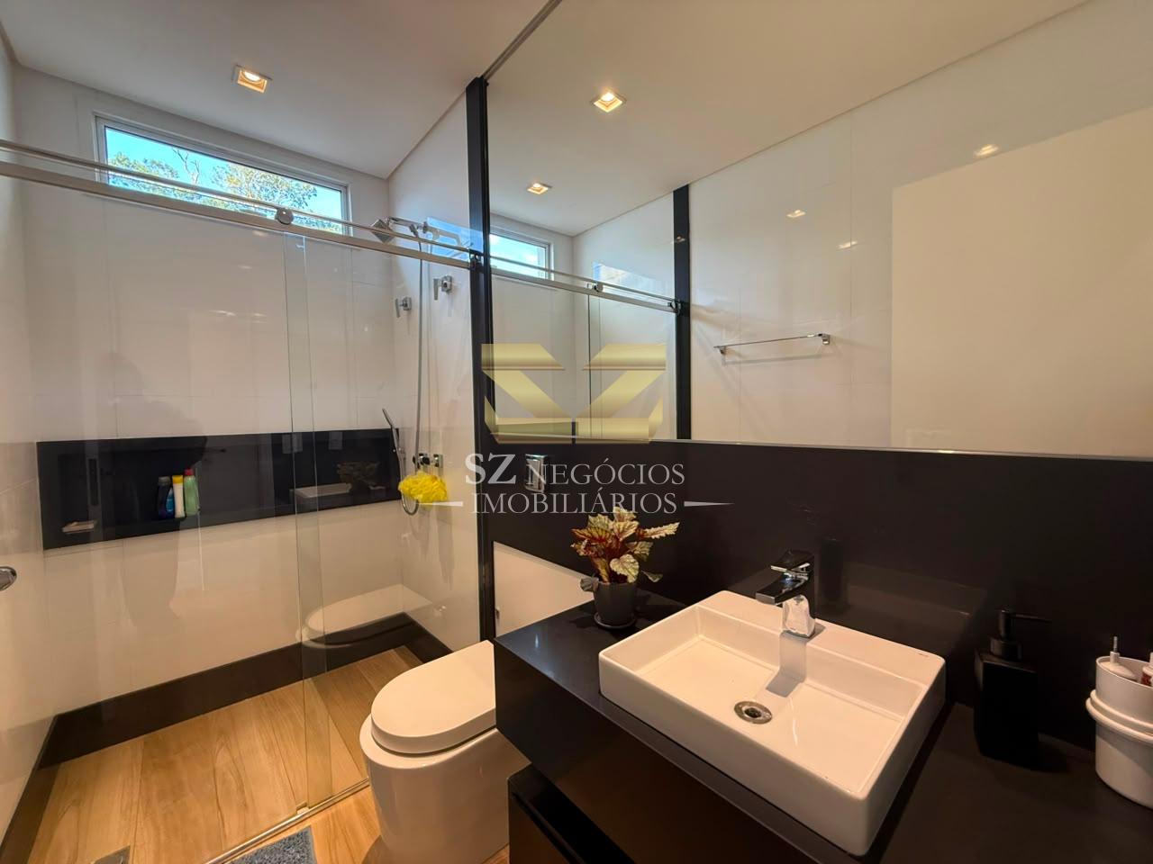 SOBRADO  ALTO PADRÃO COM PISCINA E MOBILIADO À VENDA, COM 3 SUÍTES, ECO BELLA VISTA