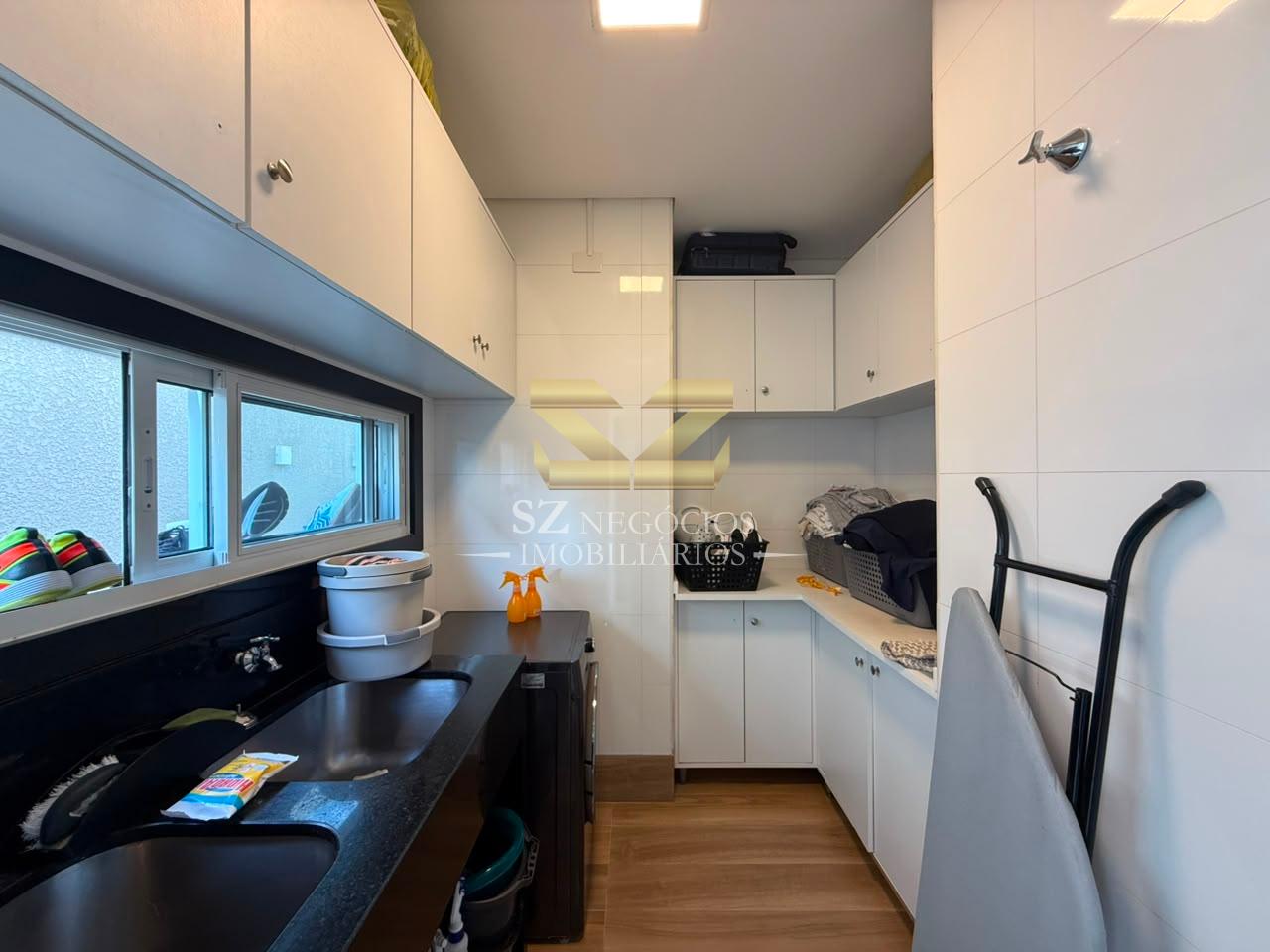 SOBRADO  ALTO PADRÃO COM PISCINA E MOBILIADO À VENDA, COM 3 SUÍTES, ECO BELLA VISTA