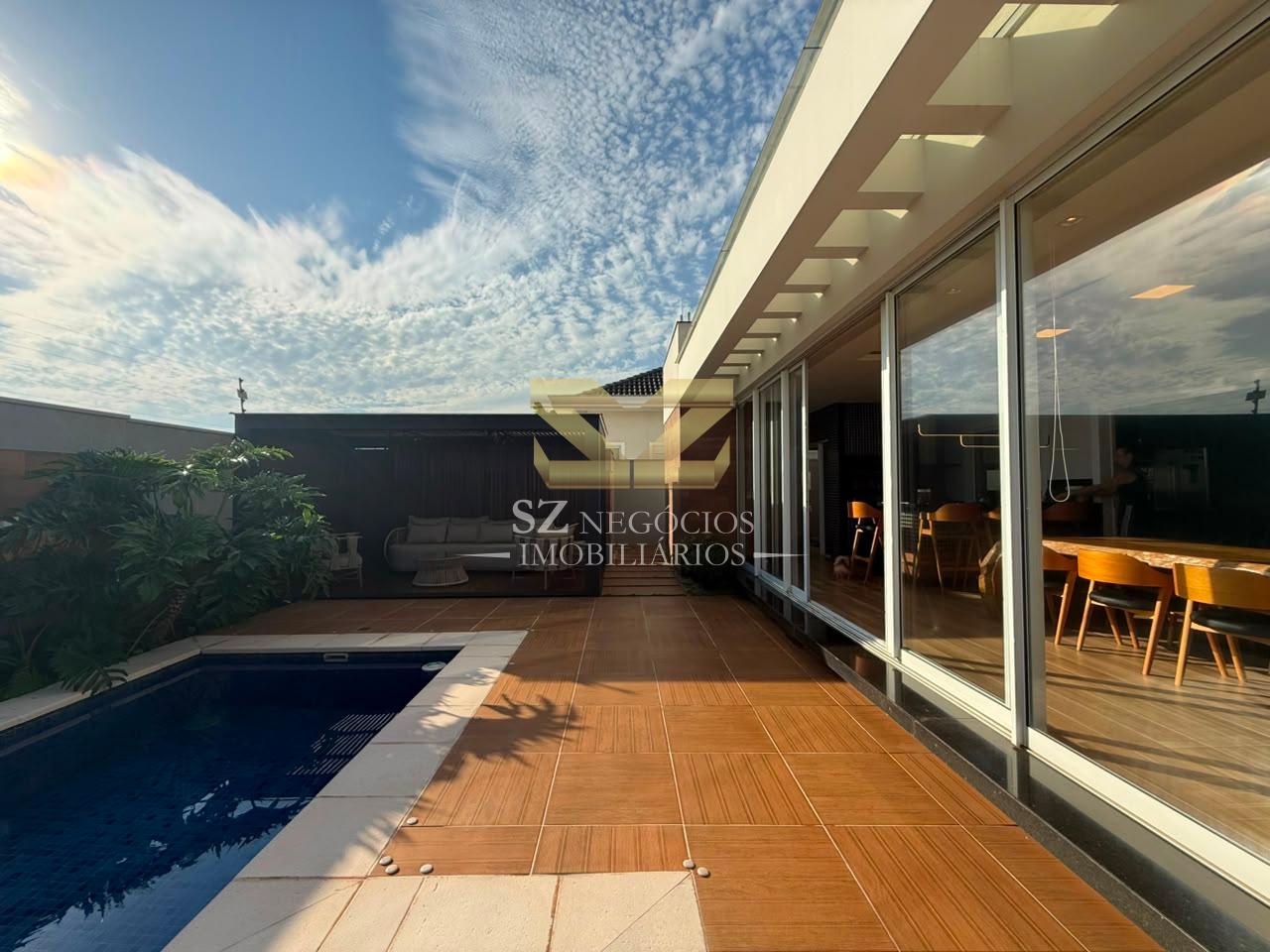 SOBRADO  ALTO PADRÃO COM PISCINA E MOBILIADO À VENDA, COM 3 SUÍTES, ECO BELLA VISTA