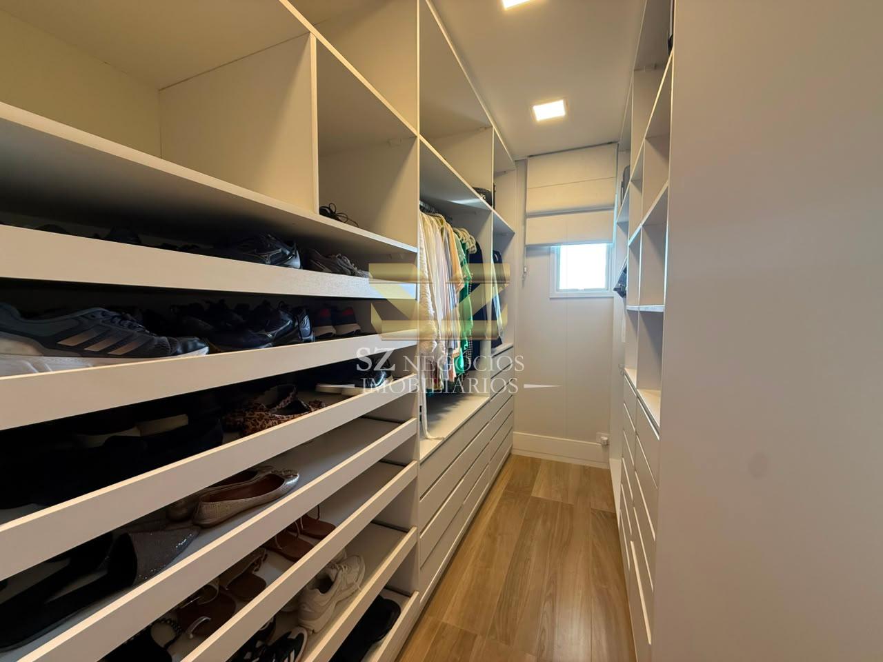 SOBRADO  ALTO PADRÃO COM PISCINA E MOBILIADO À VENDA, COM 3 SUÍTES, ECO BELLA VISTA