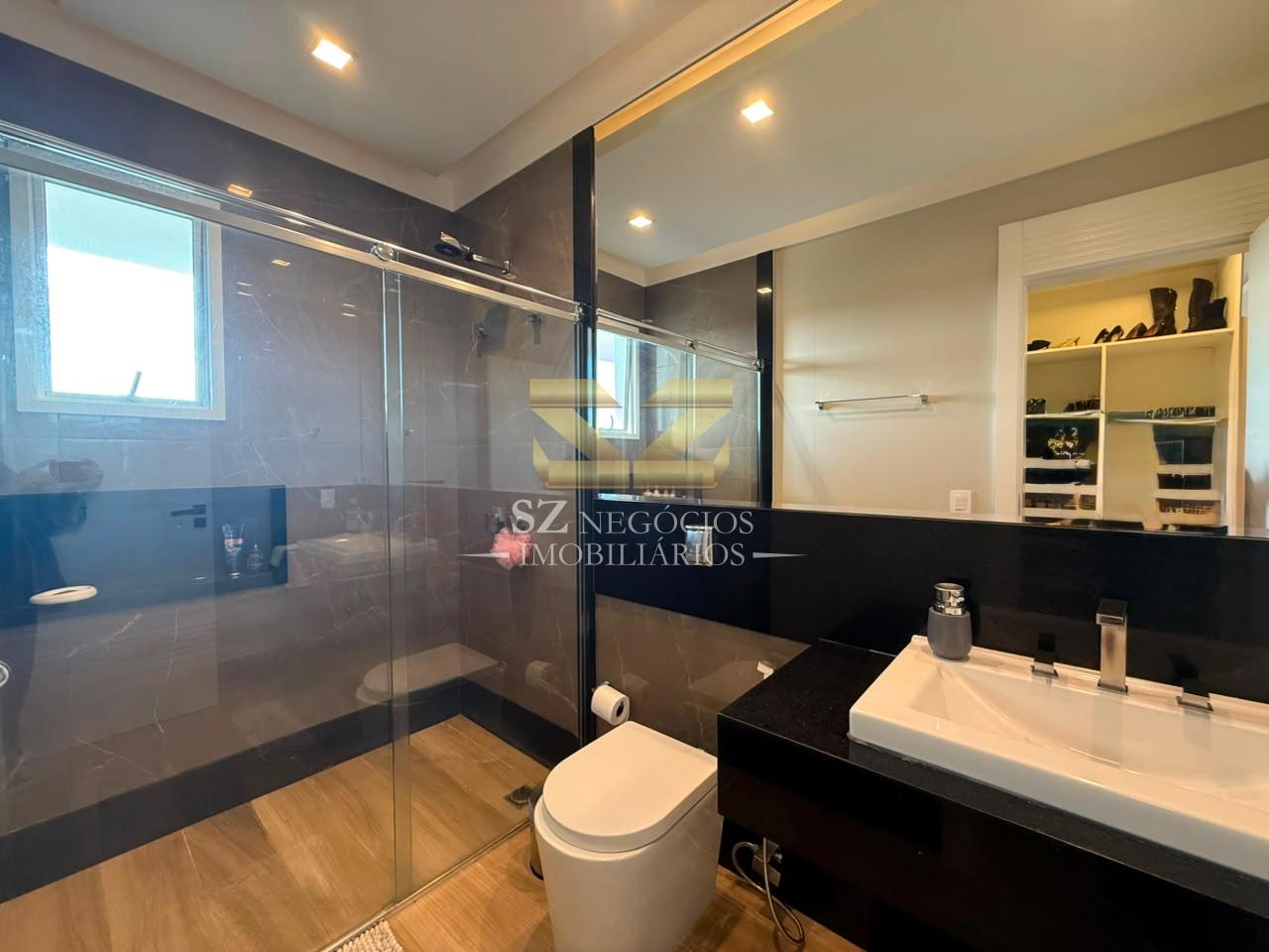 SOBRADO  ALTO PADRÃO COM PISCINA E MOBILIADO À VENDA, COM 3 SUÍTES, ECO BELLA VISTA
