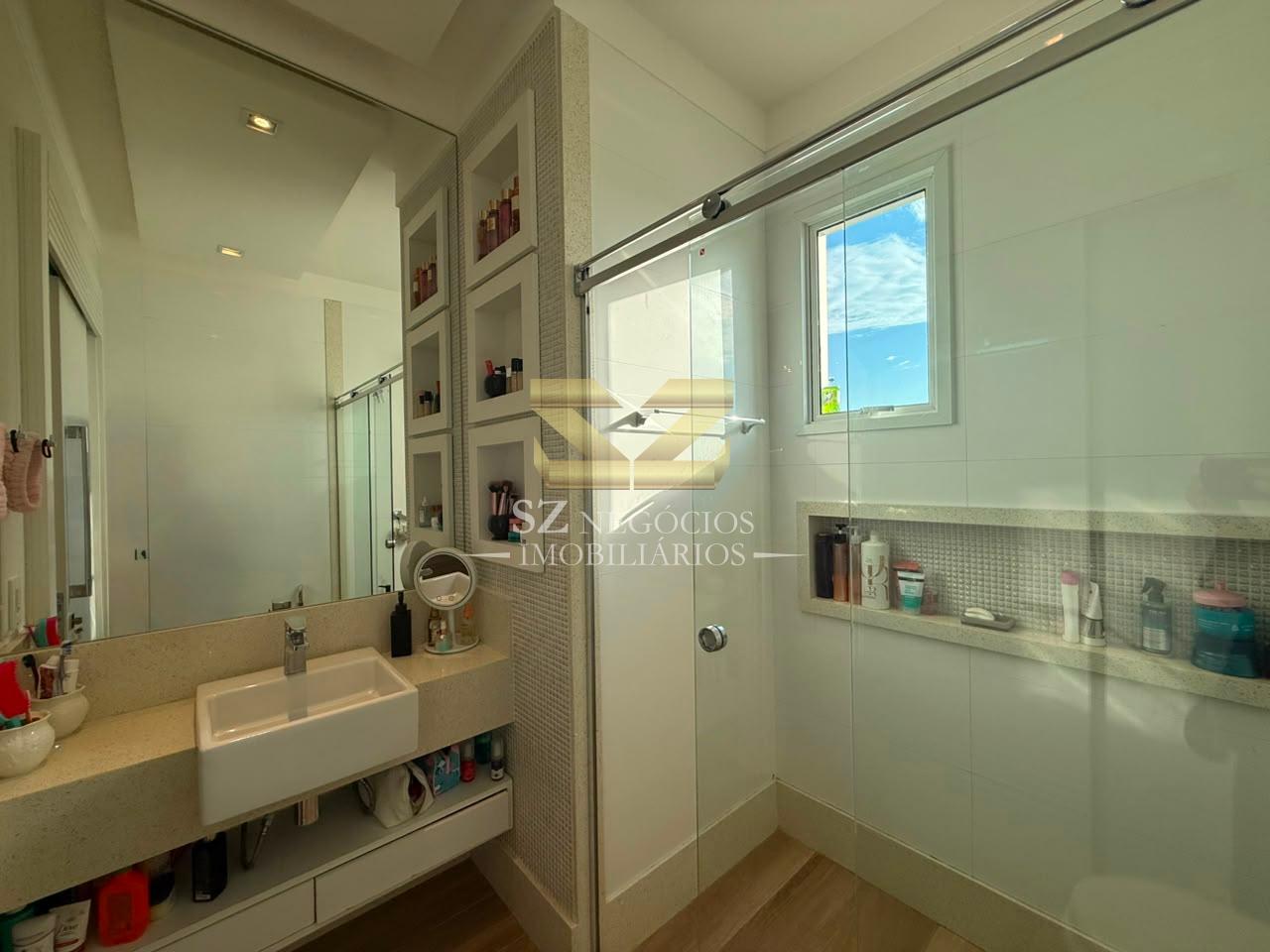 SOBRADO  ALTO PADRÃO COM PISCINA E MOBILIADO À VENDA, COM 3 SUÍTES, ECO BELLA VISTA