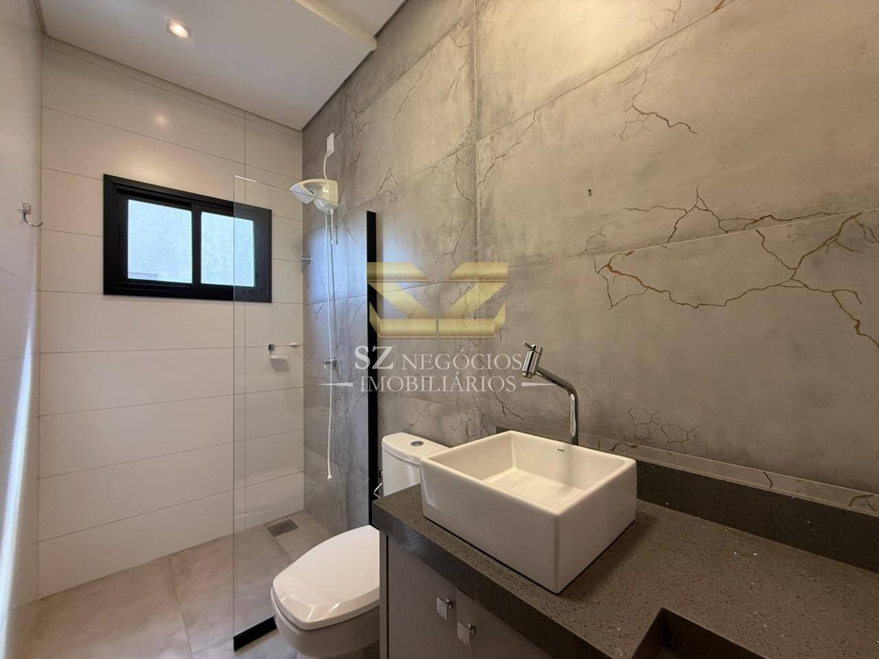 CASA PARA LOCAÇÃO COND. DOM LAURINDO. COM 03 QUARTOS, SENDO 2 SUÍTES MOBILIADAS.