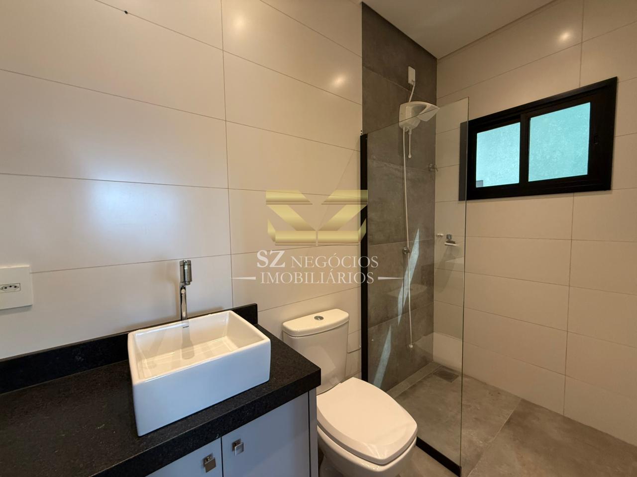 CASA PARA LOCAÇÃO COND. DOM LAURINDO. COM 03 QUARTOS, SENDO 2 SUÍTES MOBILIADAS.