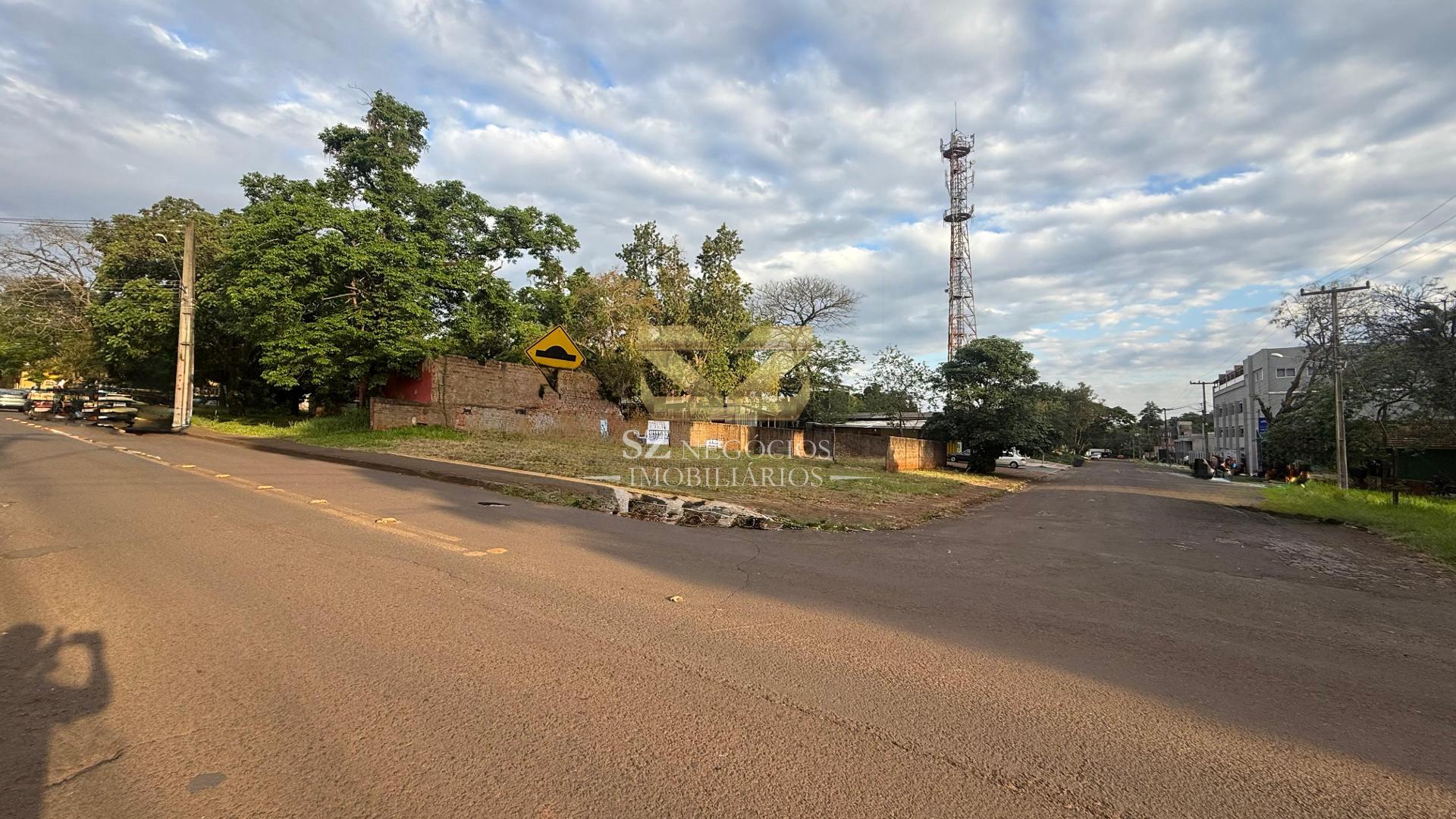 TERRENO DE ESQUINA À VENDA COM 450M² - VILA YOLANDA - FOZ DO IGUAÇU - PR