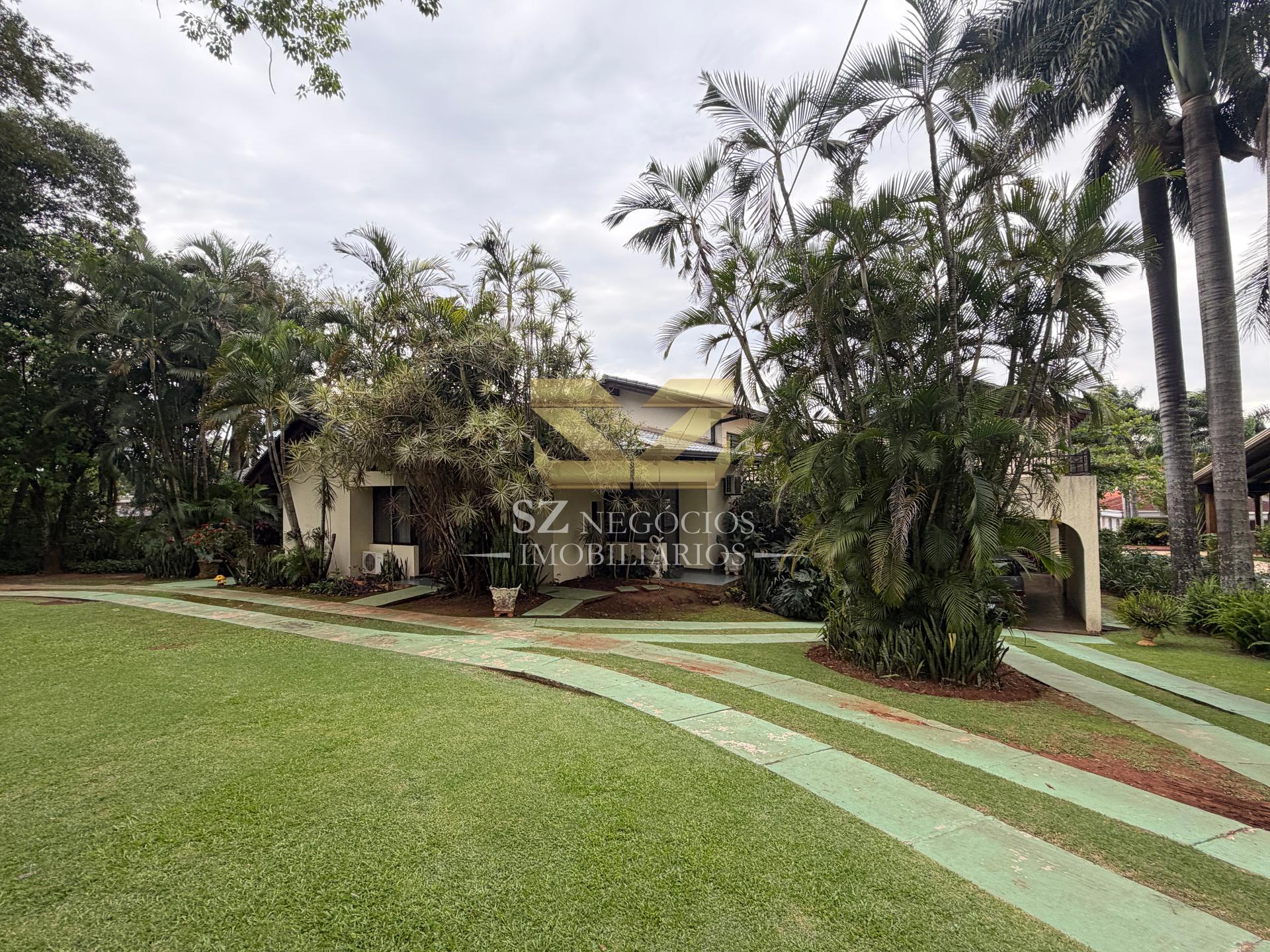 SOBRADO À VENDA COM 4 SUÍTES E 1 QUARTO - COND. PARANÁ COUNTRY CLUB PARAGUAI