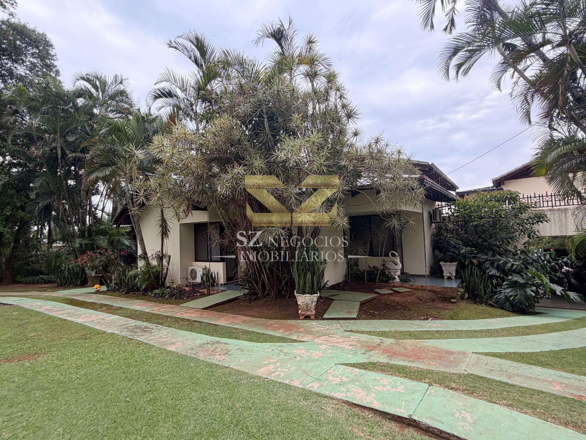 SOBRADO À VENDA COM 4 SUÍTES E 1 QUARTO - COND. PARANÁ COUNTRY CLUB PARAGUAI
