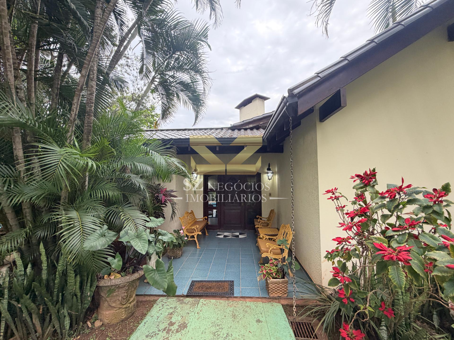 SOBRADO À VENDA COM 4 SUÍTES E 1 QUARTO - COND. PARANÁ COUNTRY CLUB PARAGUAI