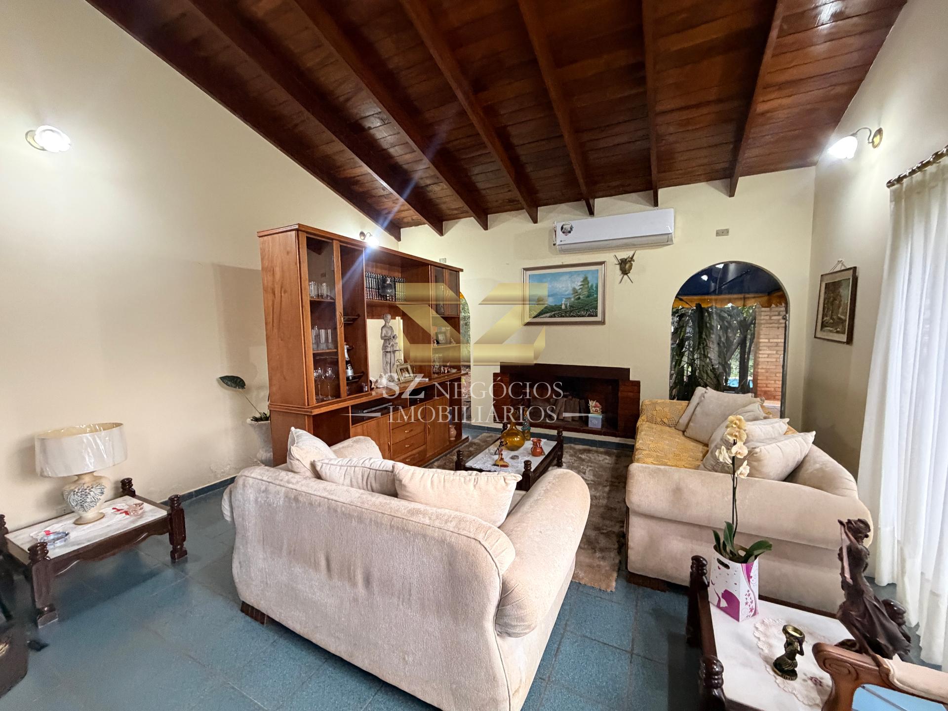 SOBRADO À VENDA COM 4 SUÍTES E 1 QUARTO - COND. PARANÁ COUNTRY CLUB PARAGUAI