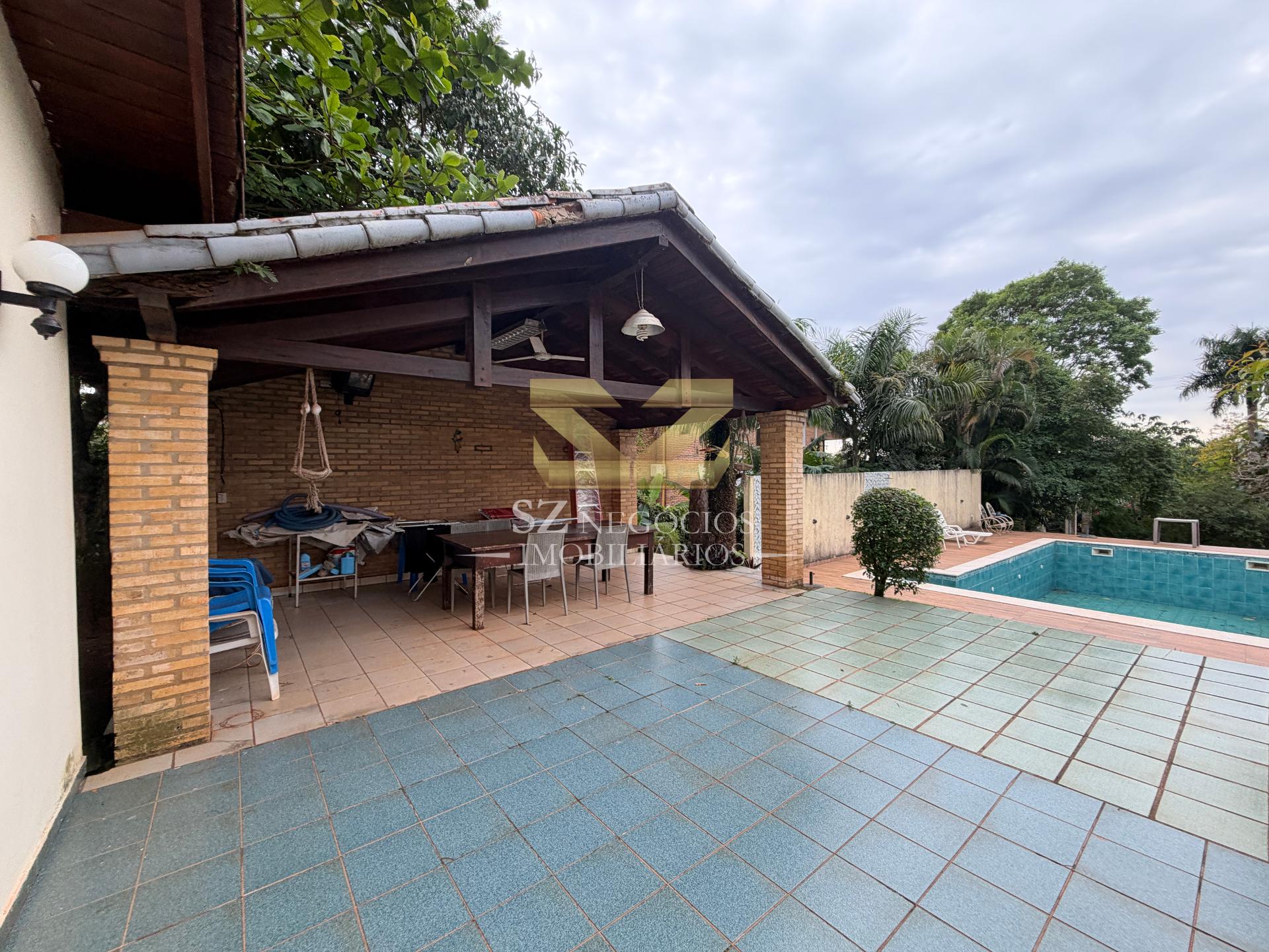 SOBRADO À VENDA COM 4 SUÍTES E 1 QUARTO - COND. PARANÁ COUNTRY CLUB PARAGUAI