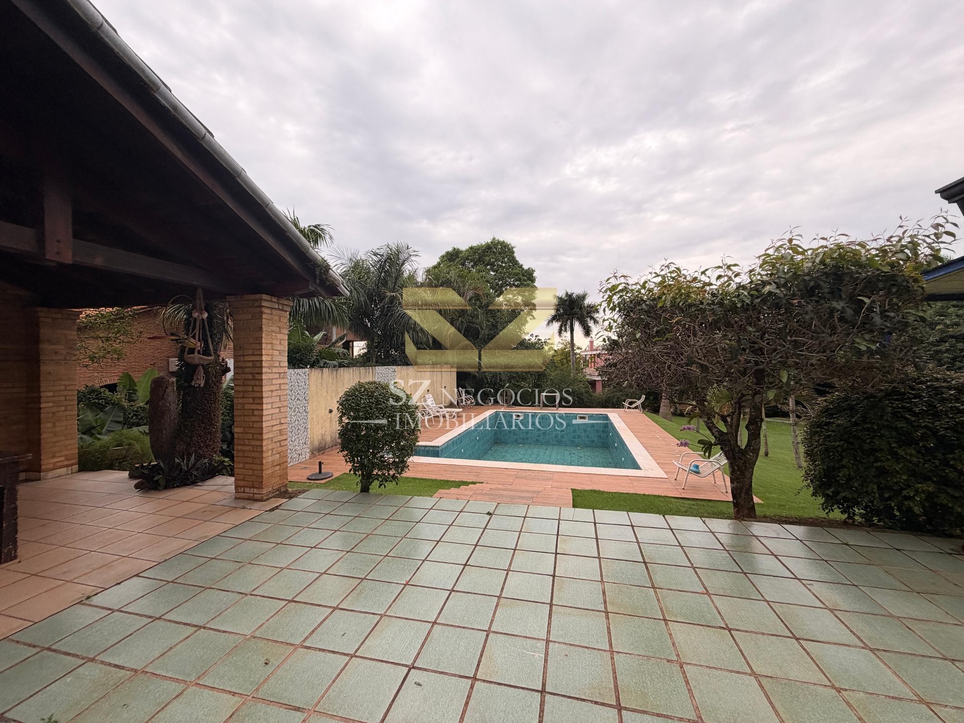 SOBRADO À VENDA COM 4 SUÍTES E 1 QUARTO - COND. PARANÁ COUNTRY CLUB PARAGUAI