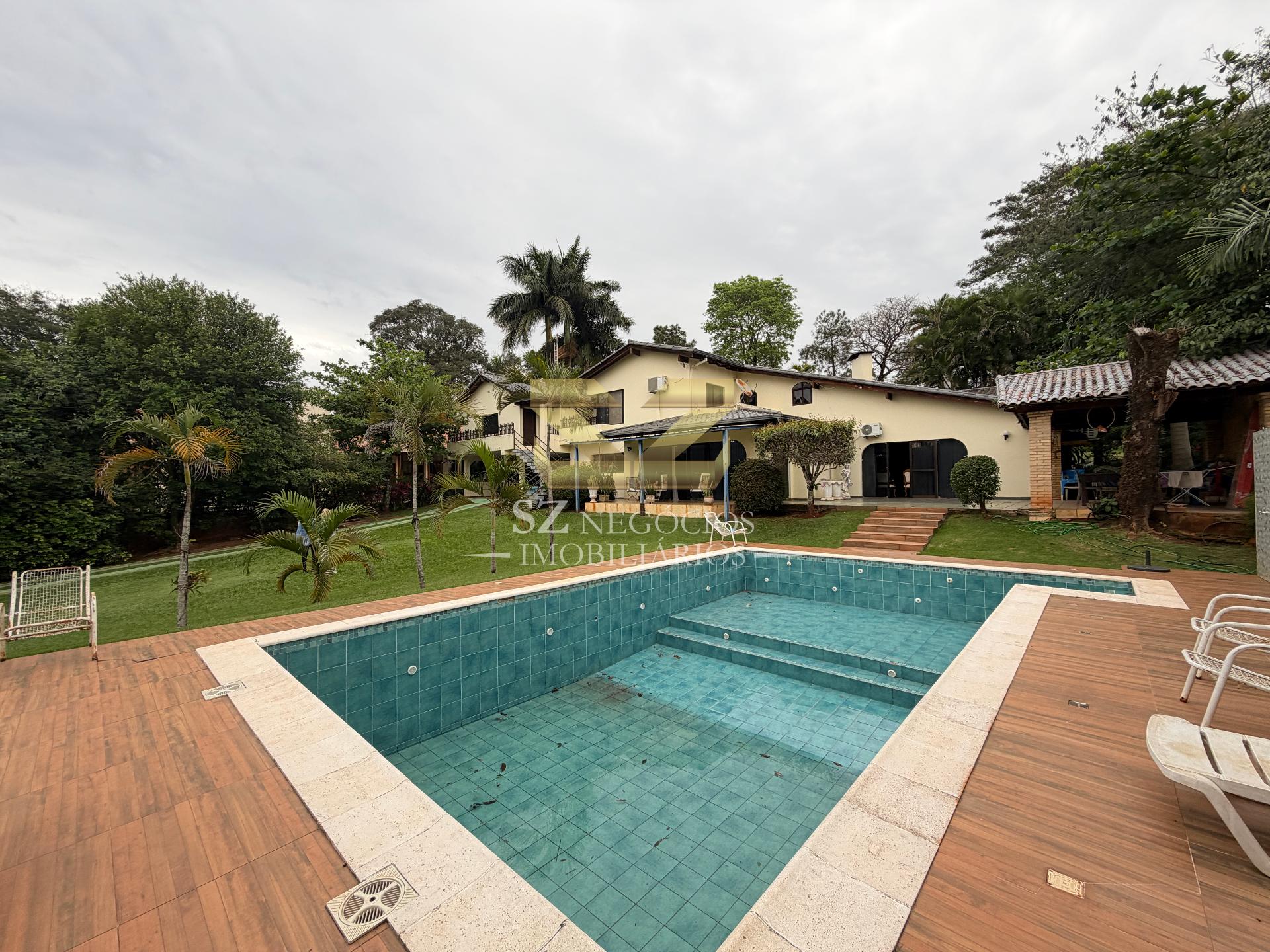 SOBRADO À VENDA COM 4 SUÍTES E 1 QUARTO - COND. PARANÁ COUNTRY CLUB PARAGUAI