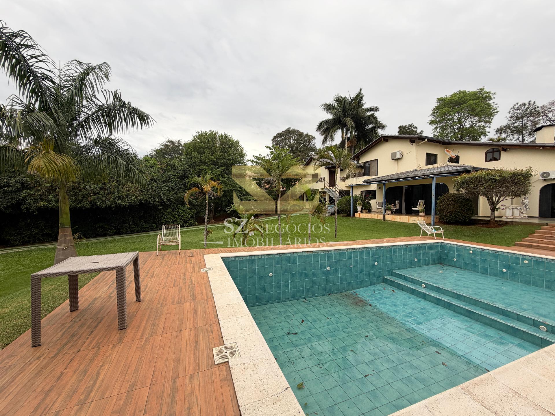 SOBRADO À VENDA COM 4 SUÍTES E 1 QUARTO - COND. PARANÁ COUNTRY CLUB PARAGUAI
