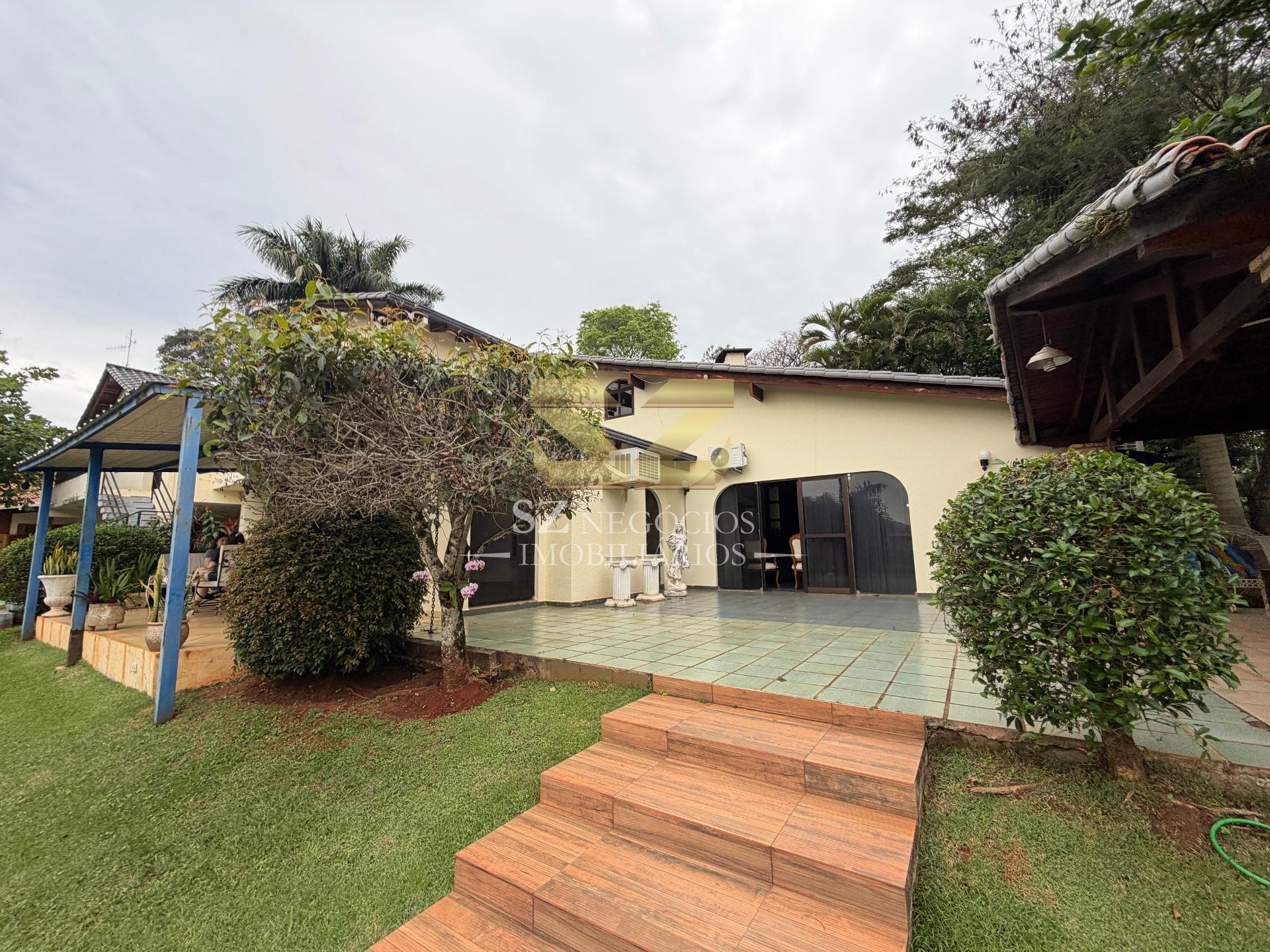 SOBRADO À VENDA COM 4 SUÍTES E 1 QUARTO - COND. PARANÁ COUNTRY CLUB PARAGUAI