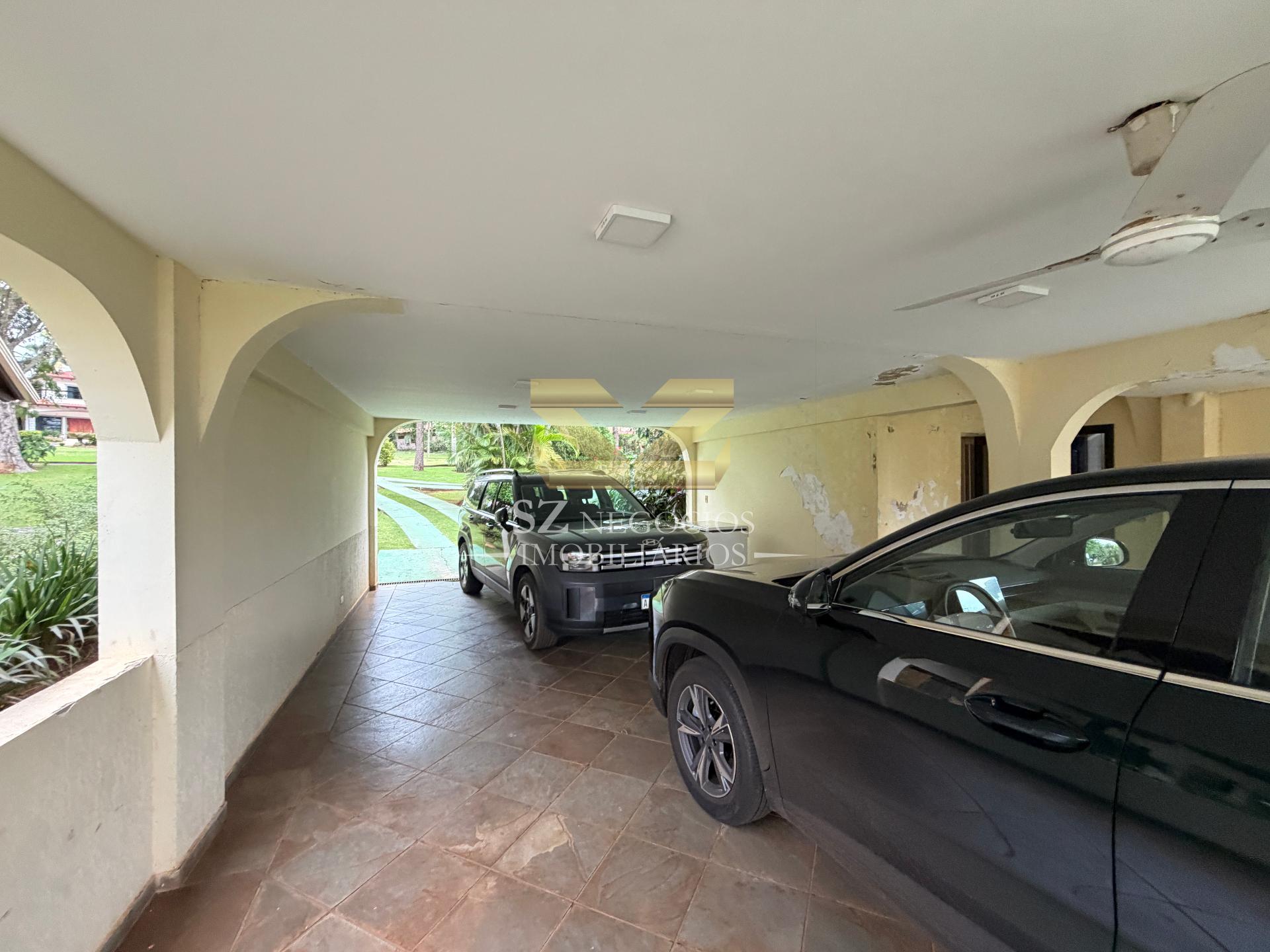 SOBRADO À VENDA COM 4 SUÍTES E 1 QUARTO - COND. PARANÁ COUNTRY CLUB PARAGUAI