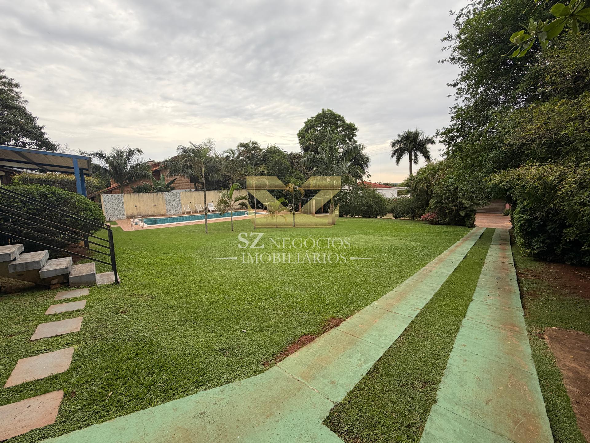 SOBRADO À VENDA COM 4 SUÍTES E 1 QUARTO - COND. PARANÁ COUNTRY CLUB PARAGUAI