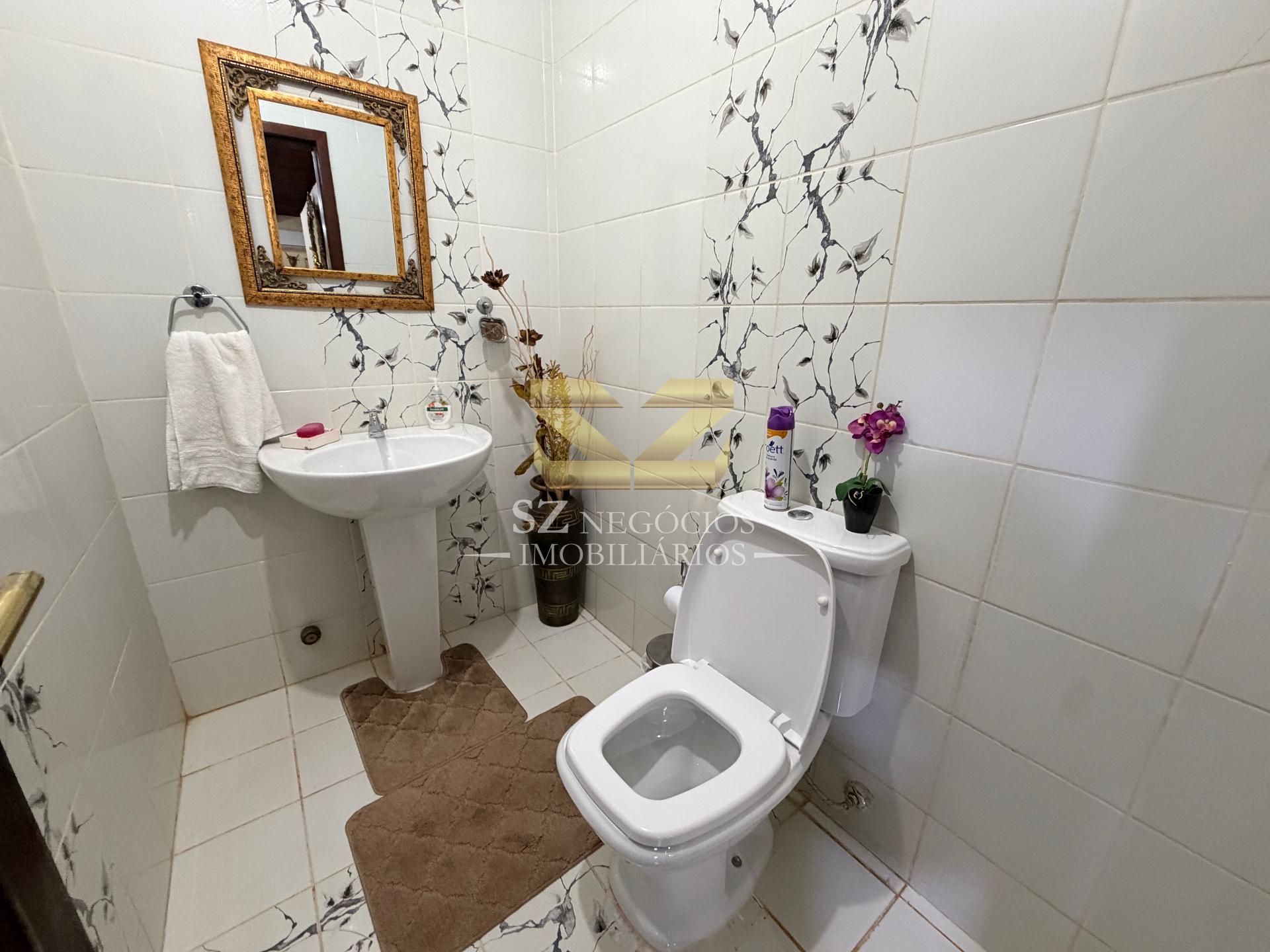 SOBRADO À VENDA COM 4 SUÍTES E 1 QUARTO - COND. PARANÁ COUNTRY CLUB PARAGUAI