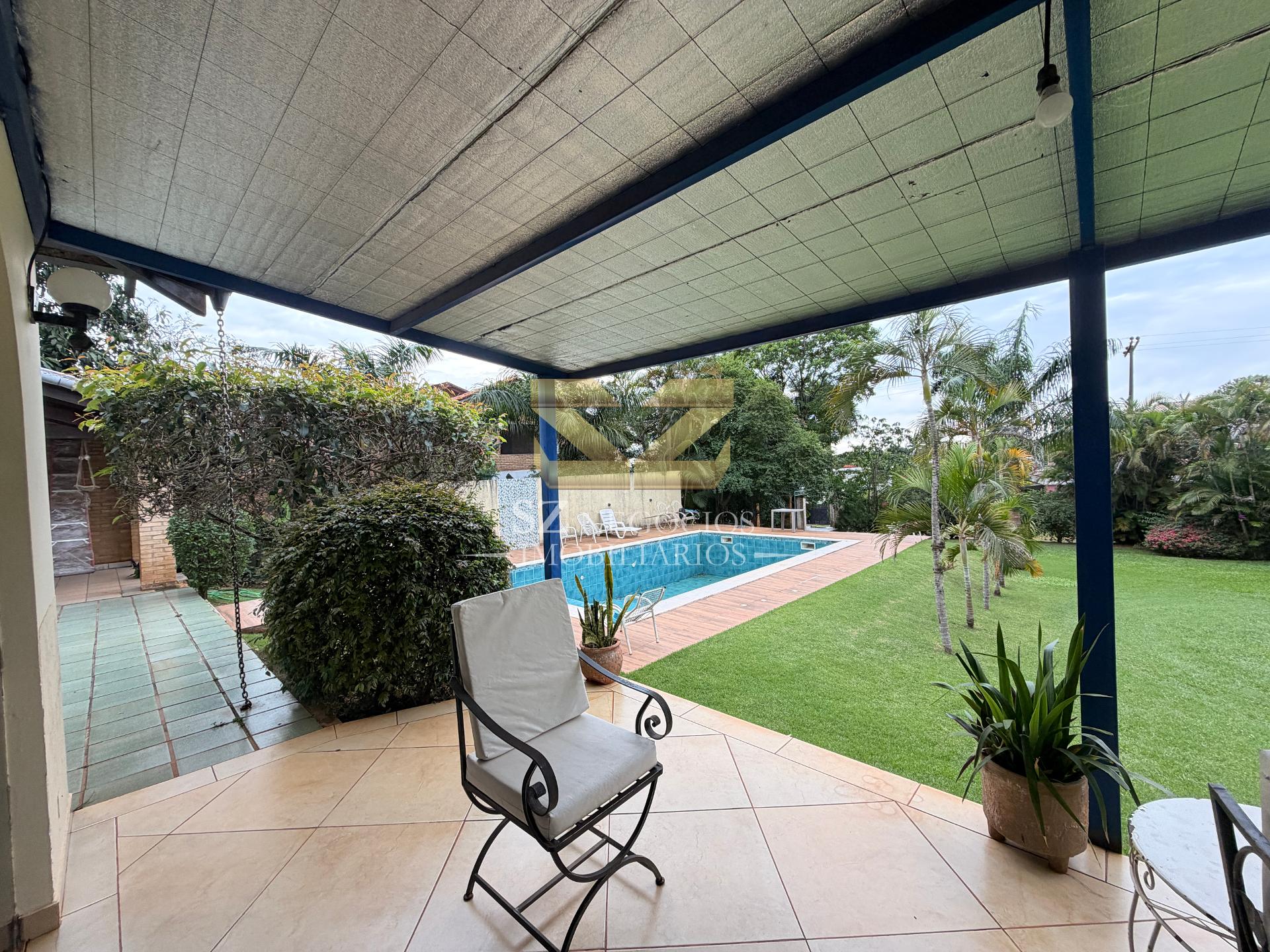 SOBRADO À VENDA COM 4 SUÍTES E 1 QUARTO - COND. PARANÁ COUNTRY CLUB PARAGUAI