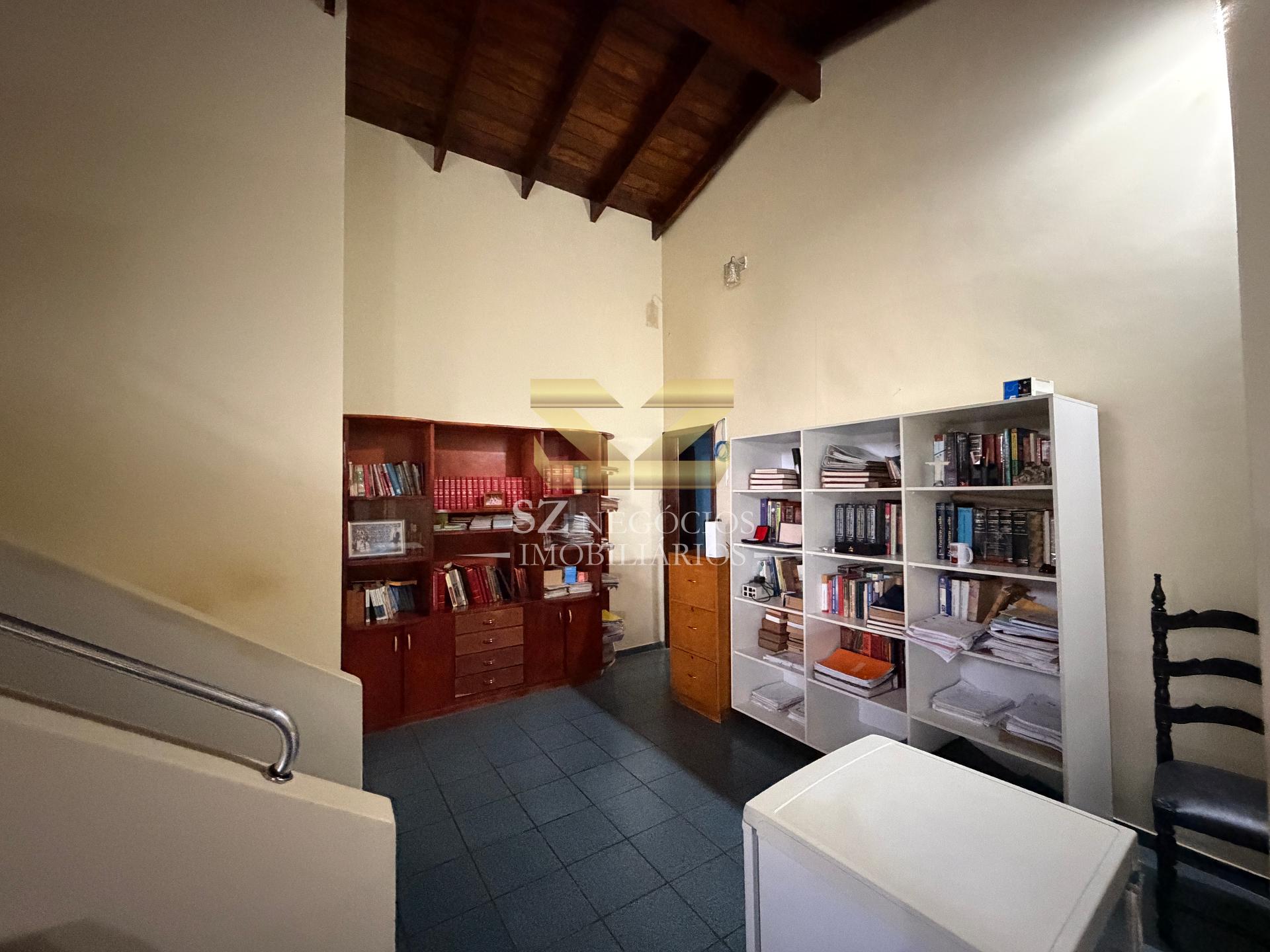 SOBRADO À VENDA COM 4 SUÍTES E 1 QUARTO - COND. PARANÁ COUNTRY CLUB PARAGUAI