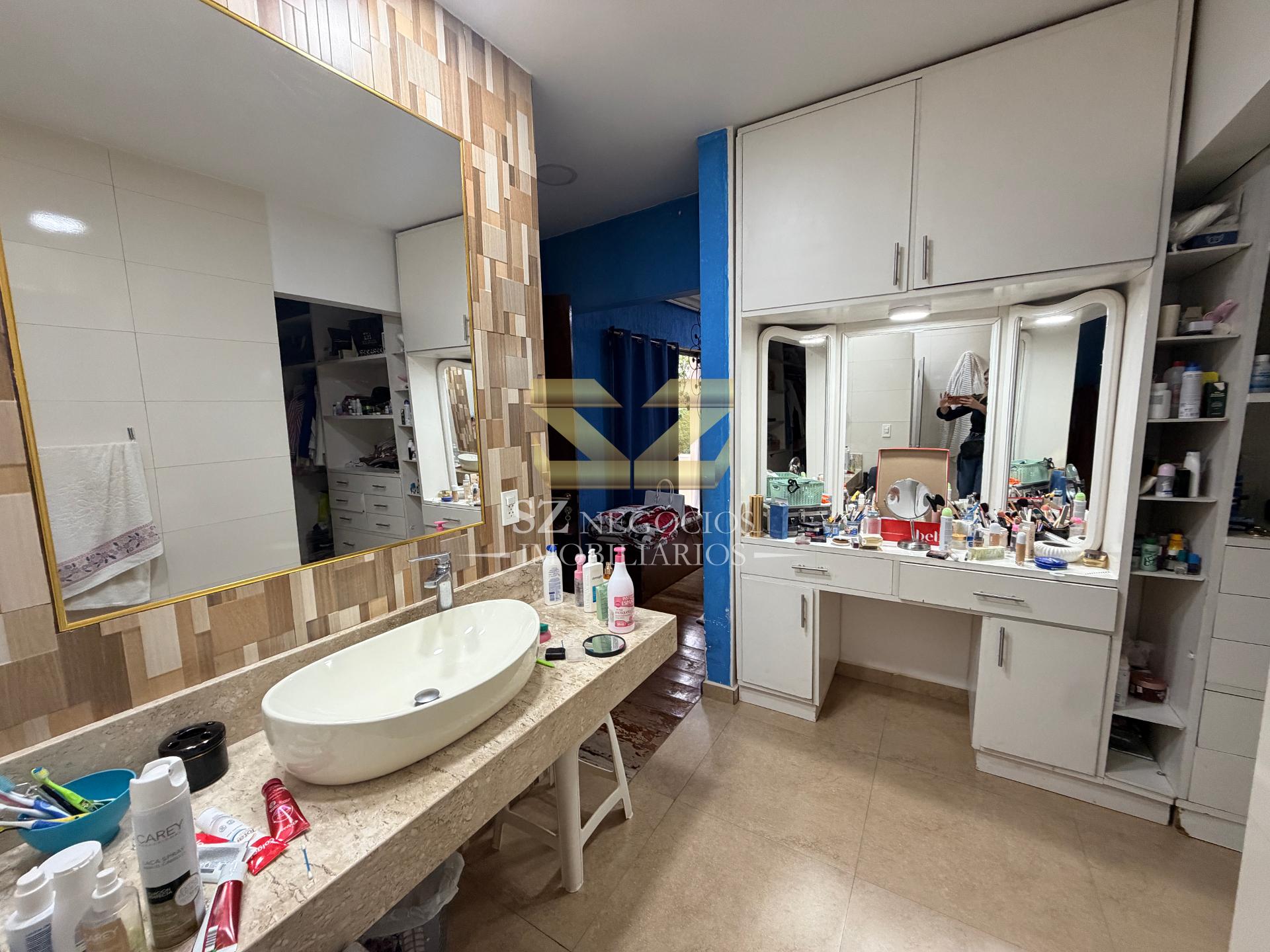 SOBRADO À VENDA COM 4 SUÍTES E 1 QUARTO - COND. PARANÁ COUNTRY CLUB PARAGUAI