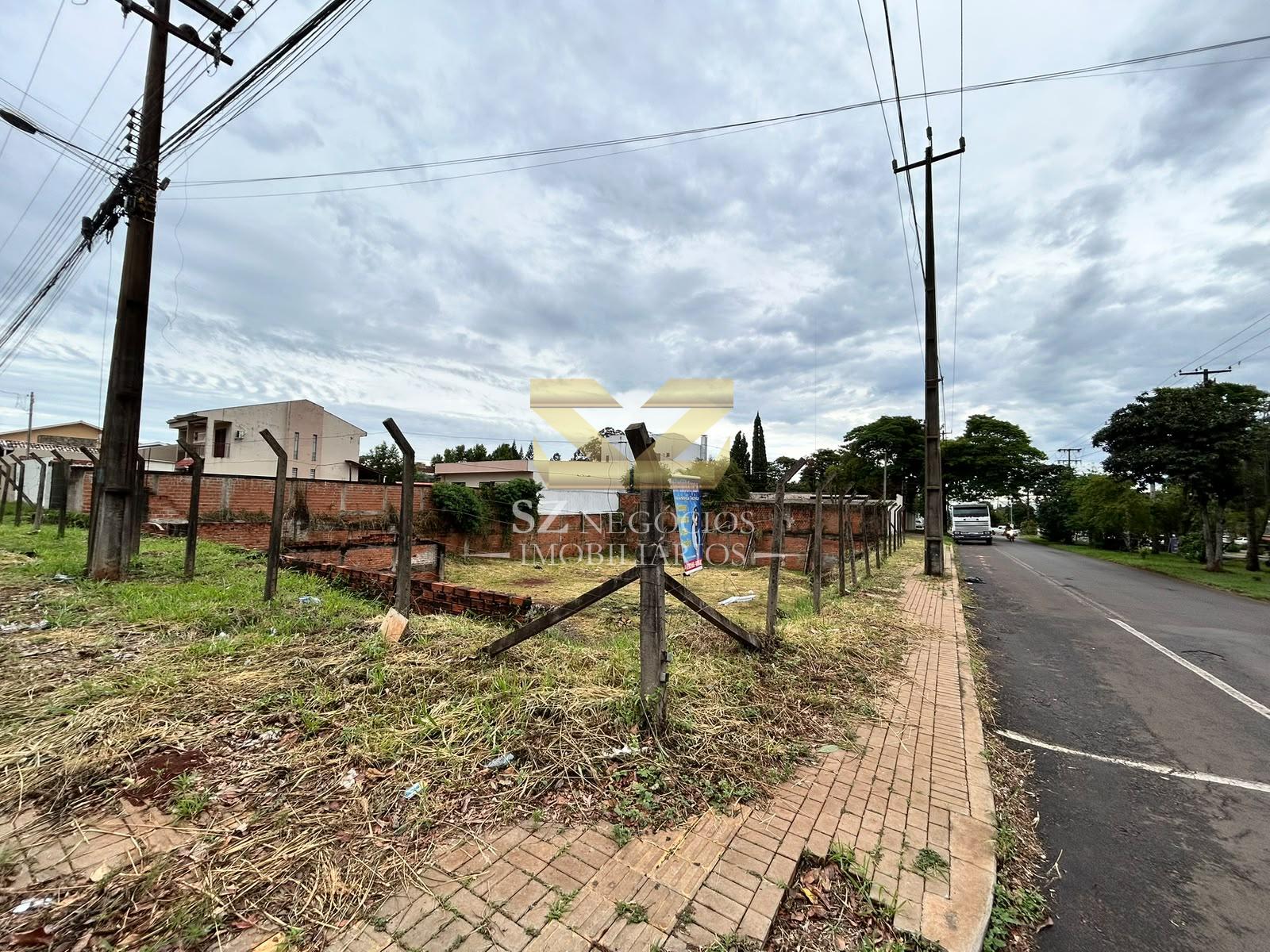 TERRENO DE ESQUINA À VENDA COM 915M² NO JARDIM IPÊ, FOZ DO IGUAÇU- PR