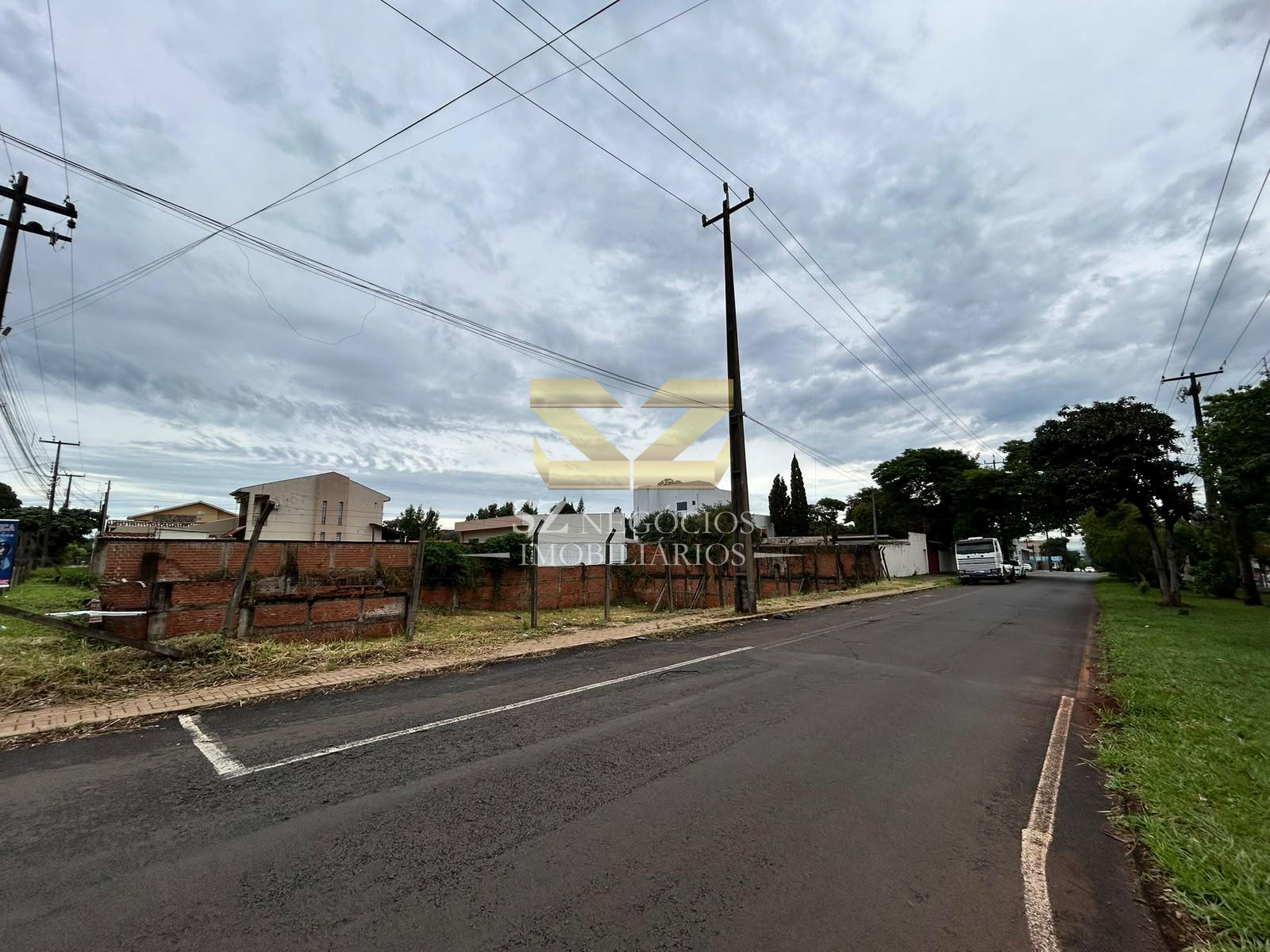 TERRENO DE ESQUINA À VENDA COM 915M² NO JARDIM IPÊ, FOZ DO IGUAÇU- PR
