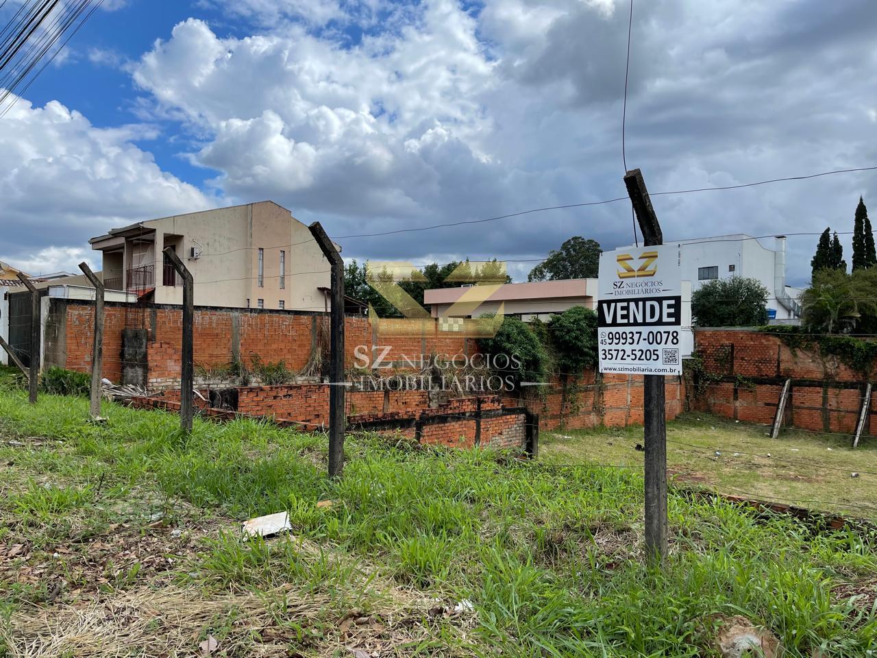 TERRENO DE ESQUINA À VENDA COM 915M² NO JARDIM IPÊ, FOZ DO IGUAÇU- PR