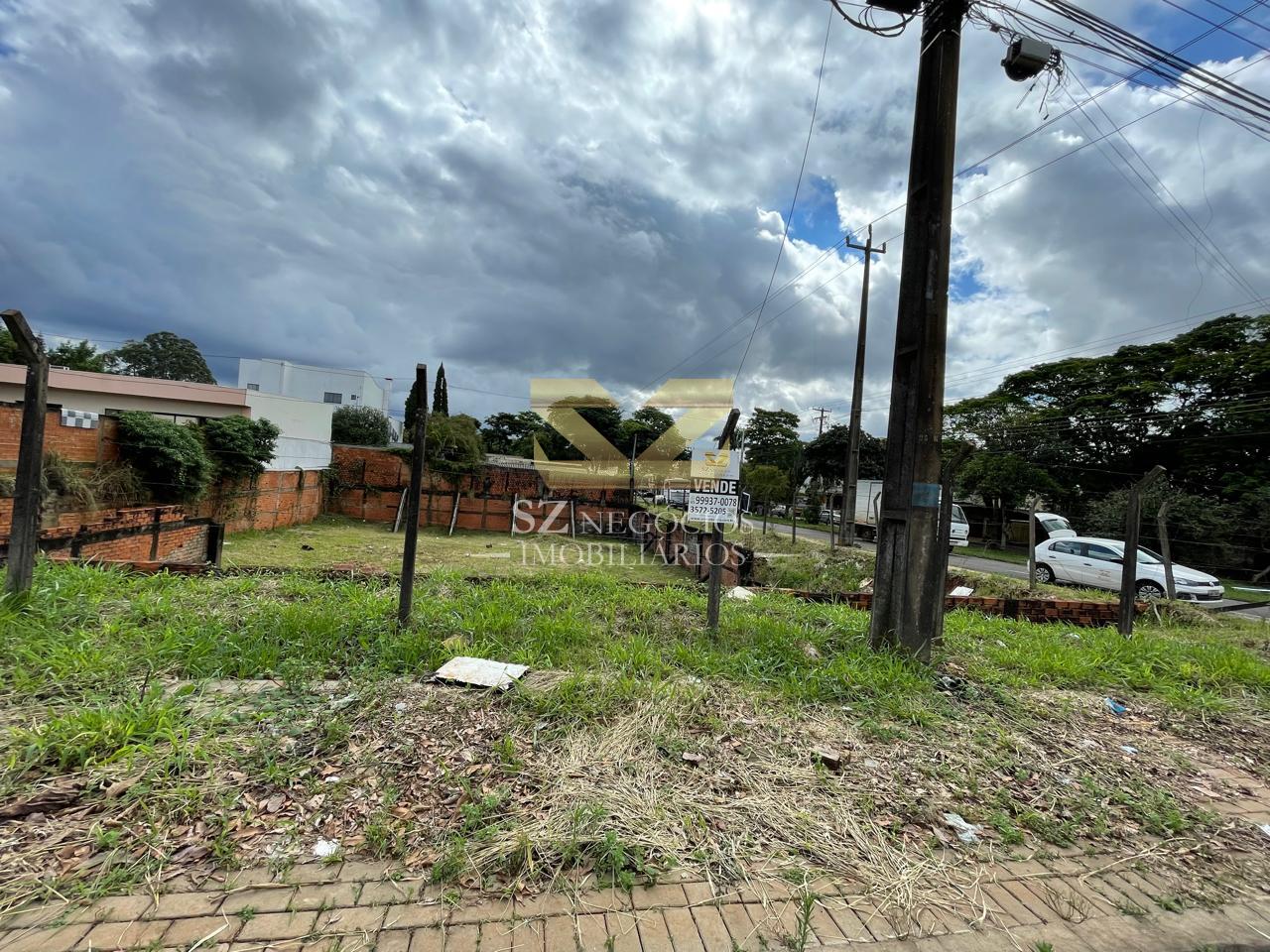 TERRENO DE ESQUINA À VENDA COM 915M² NO JARDIM IPÊ, FOZ DO IGUAÇU- PR