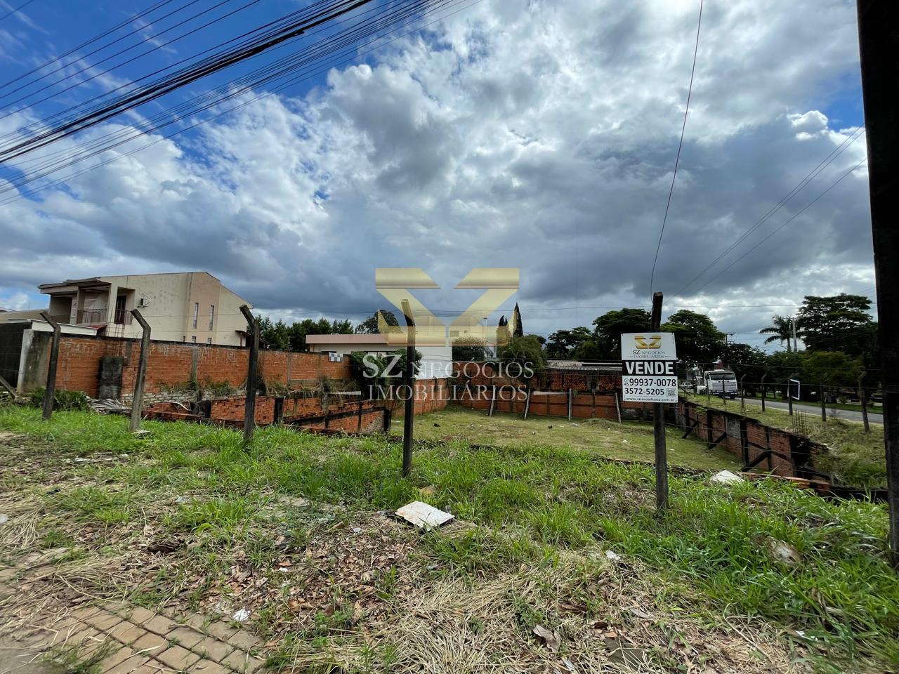 TERRENO DE ESQUINA À VENDA COM 915M² NO JARDIM IPÊ, FOZ DO IGUAÇU- PR