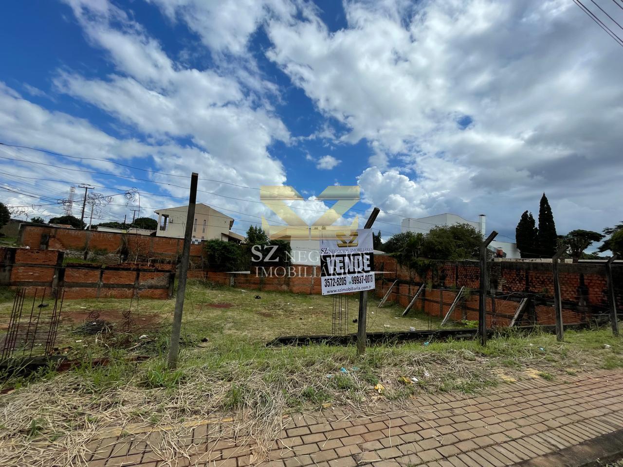 TERRENO DE ESQUINA À VENDA COM 915M² NO JARDIM IPÊ, FOZ DO IGUAÇU- PR