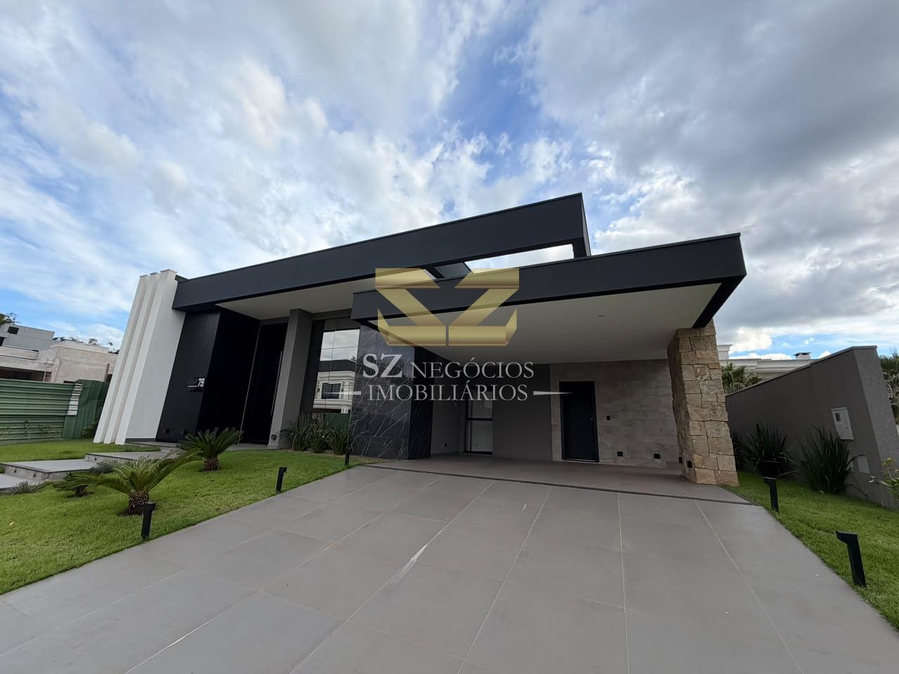 CASA TÉRREA À VENDA, COM 4 SUÍTES, NO COND. ROYAL FALLS YACHT - FASE 2