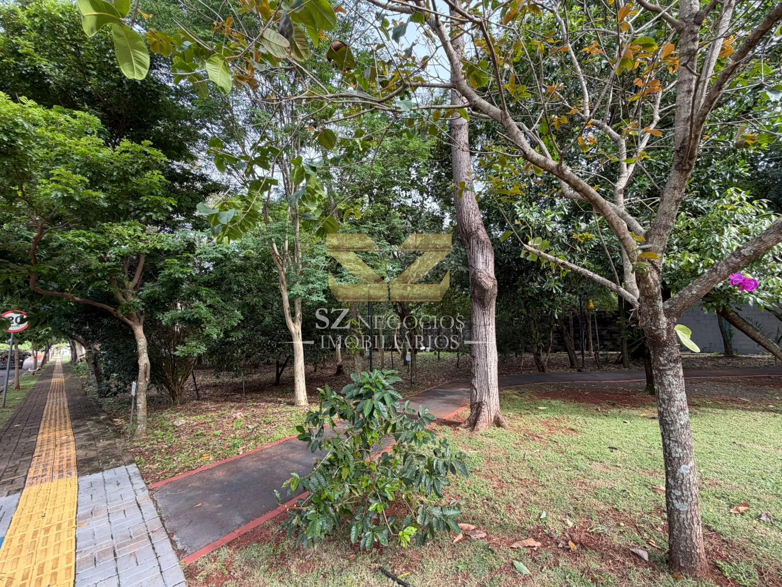 TERRENO À VENDA 405M² - CONDOMÍNIO ÁGUAS CLARAS - FOZ DO IGUAÇU - PR