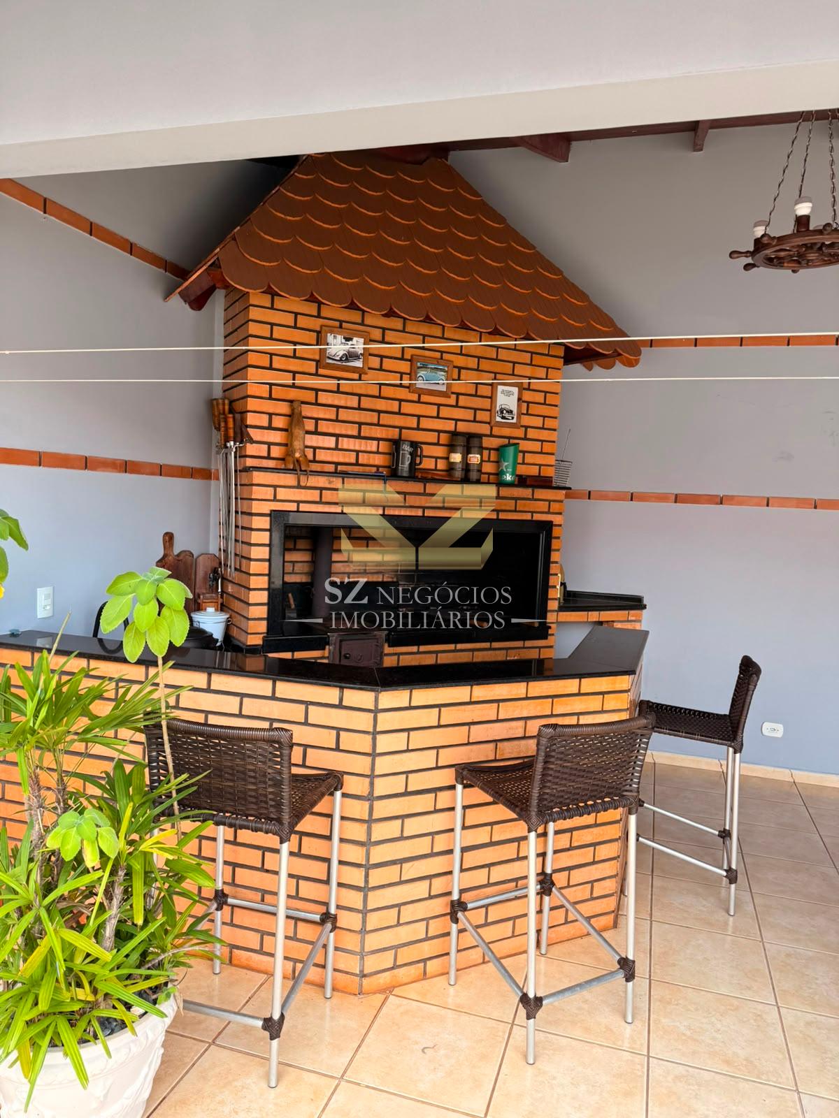 CASA  À VENDA COM 03 DORMITÓRIOS - JARDIM APORÃ, FOZ DO IGUAÇU - PR