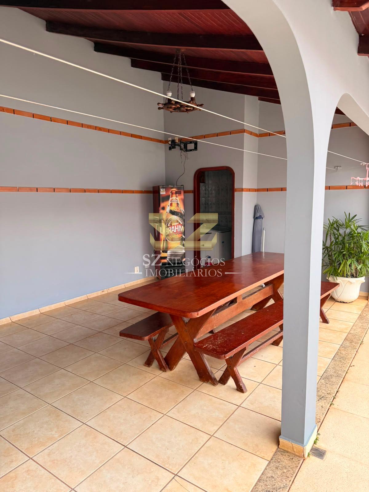 CASA  À VENDA COM 03 DORMITÓRIOS - JARDIM APORÃ, FOZ DO IGUAÇU - PR