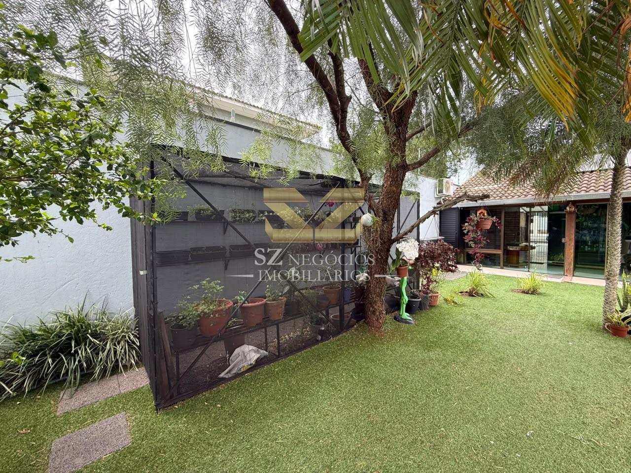 CASA MOBILIADA À VENDA COM 01 SUÍTE  E PISCINA CONJUNTO LIBRA, FOZ