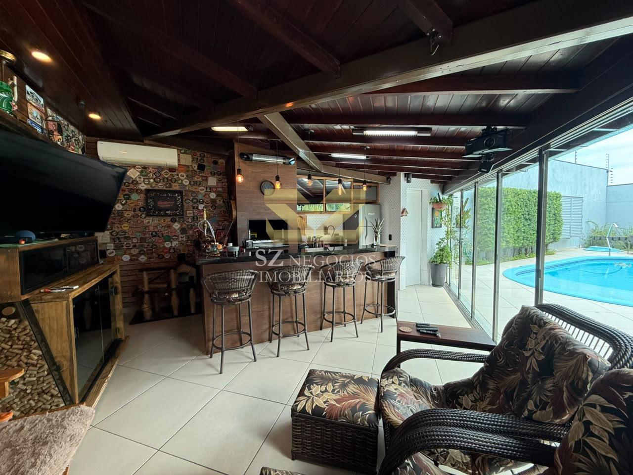 CASA MOBILIADA À VENDA COM 01 SUÍTE  E PISCINA CONJUNTO LIBRA, FOZ