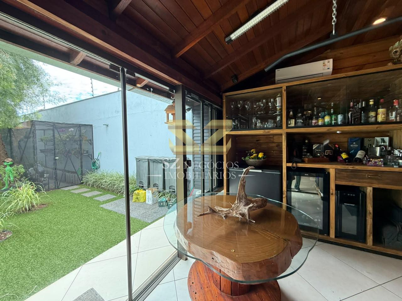 CASA MOBILIADA À VENDA COM 01 SUÍTE  E PISCINA CONJUNTO LIBRA, FOZ