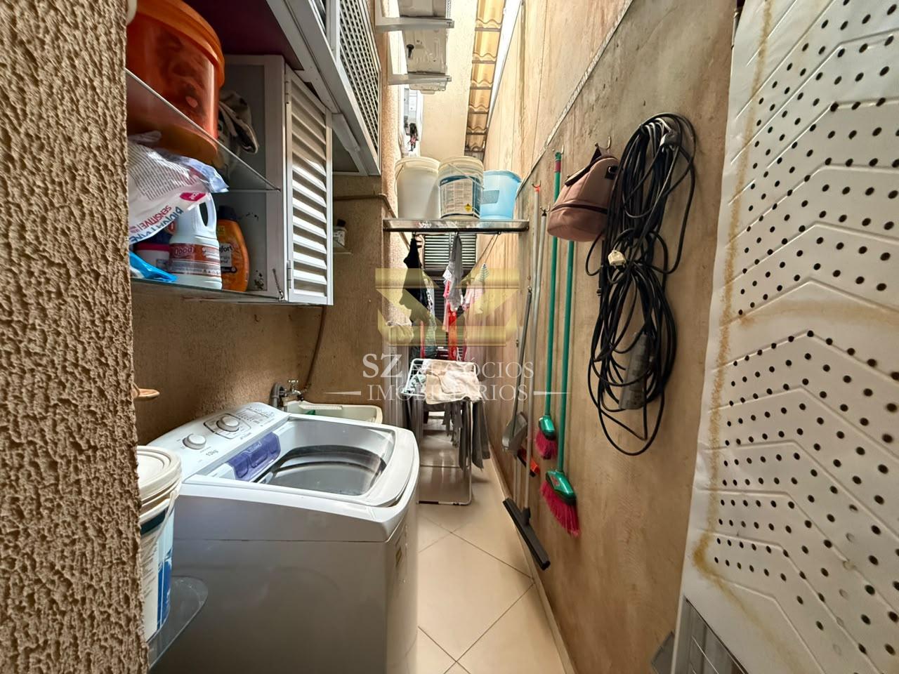 CASA MOBILIADA À VENDA COM 01 SUÍTE  E PISCINA CONJUNTO LIBRA, FOZ